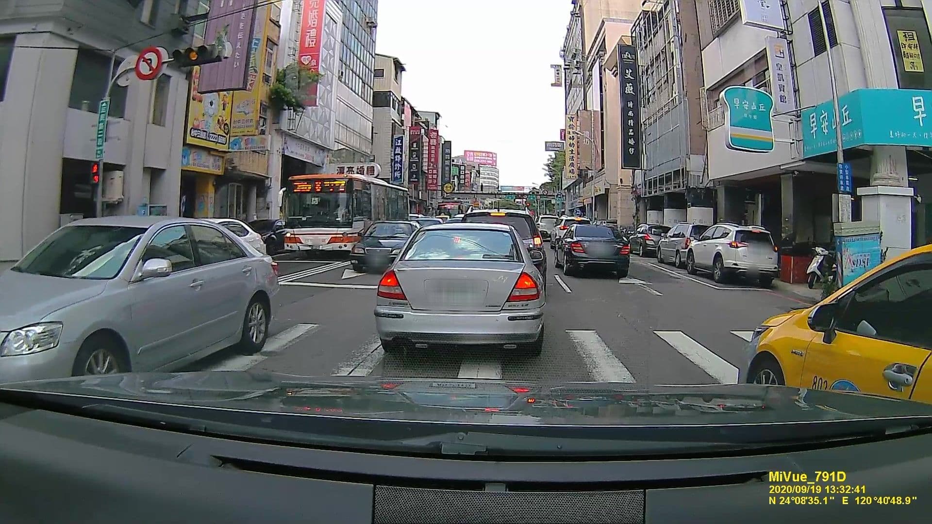 Street view near 皇凱賓館, Taichung — © littlebtc (CC BY-SA · Mapillary)