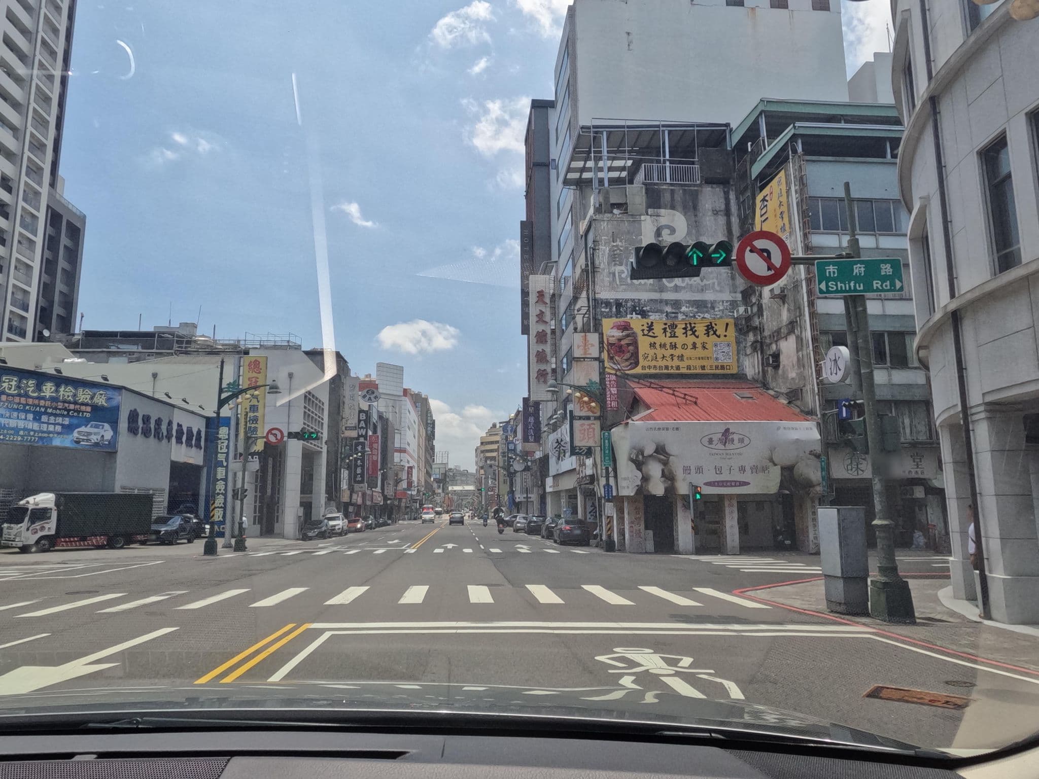 Street view near 雀客旅館 台中中山 Check Inn Taichung Zhongshan, Taichung — © littlebtc (CC BY-SA · Mapillary)
