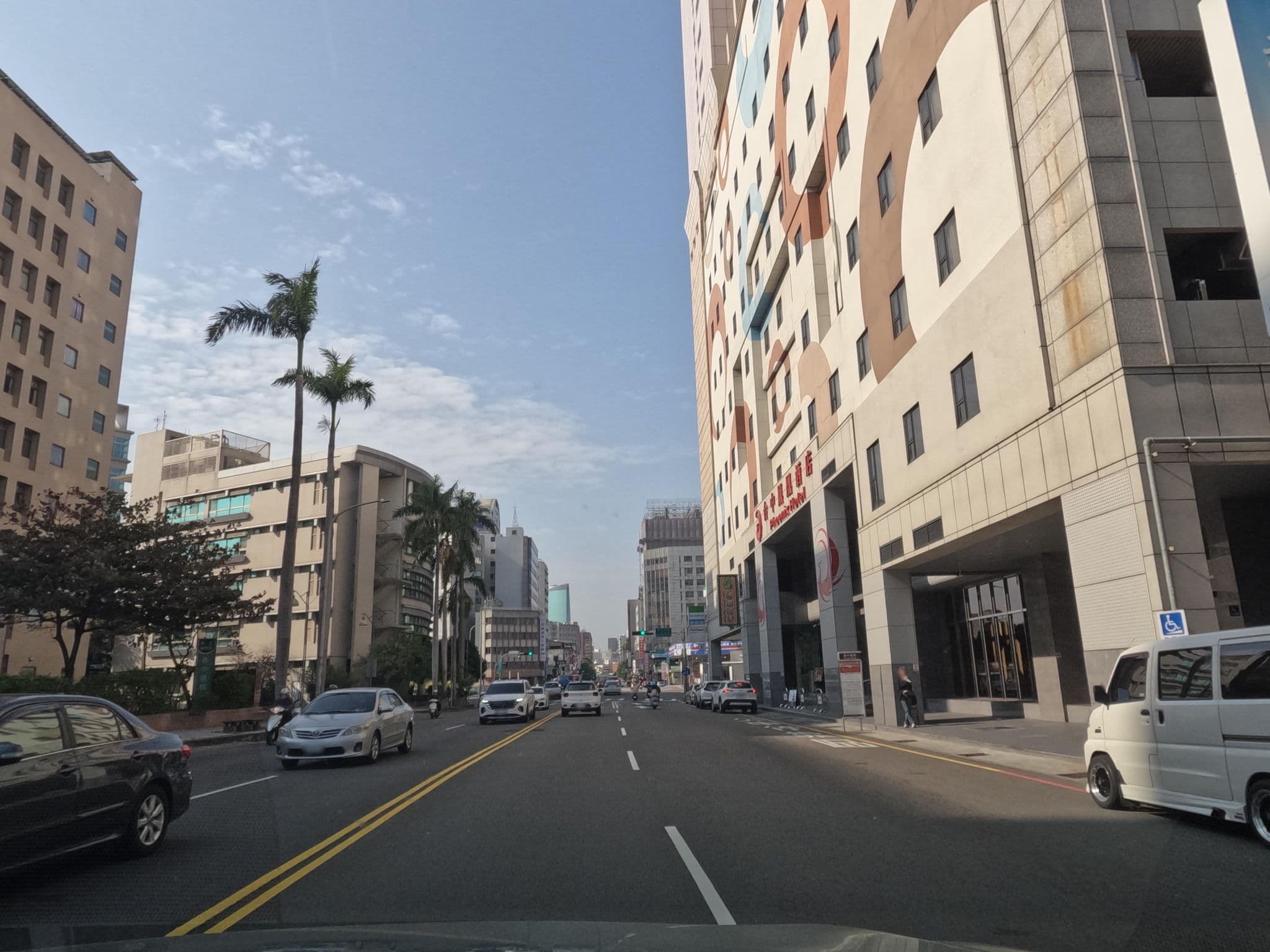 Street view near 台中鳳凰酒店, Taichung — © littlebtc (CC BY-SA · Mapillary)