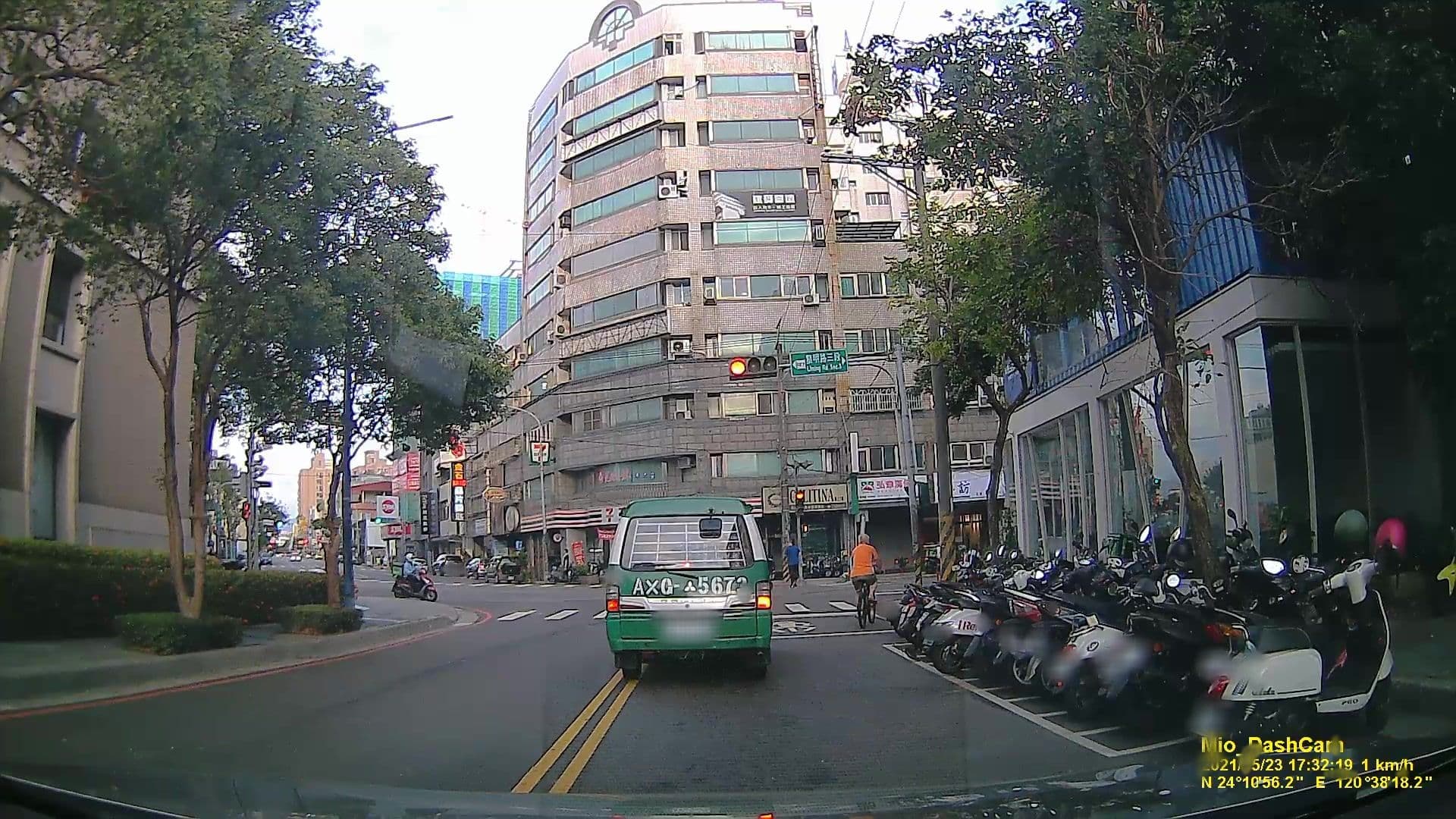 Street view near 雀客旅館台中黎明 CHECK inn Taichung LiMing, Taichung — © littlebtc (CC BY-SA · Mapillary)