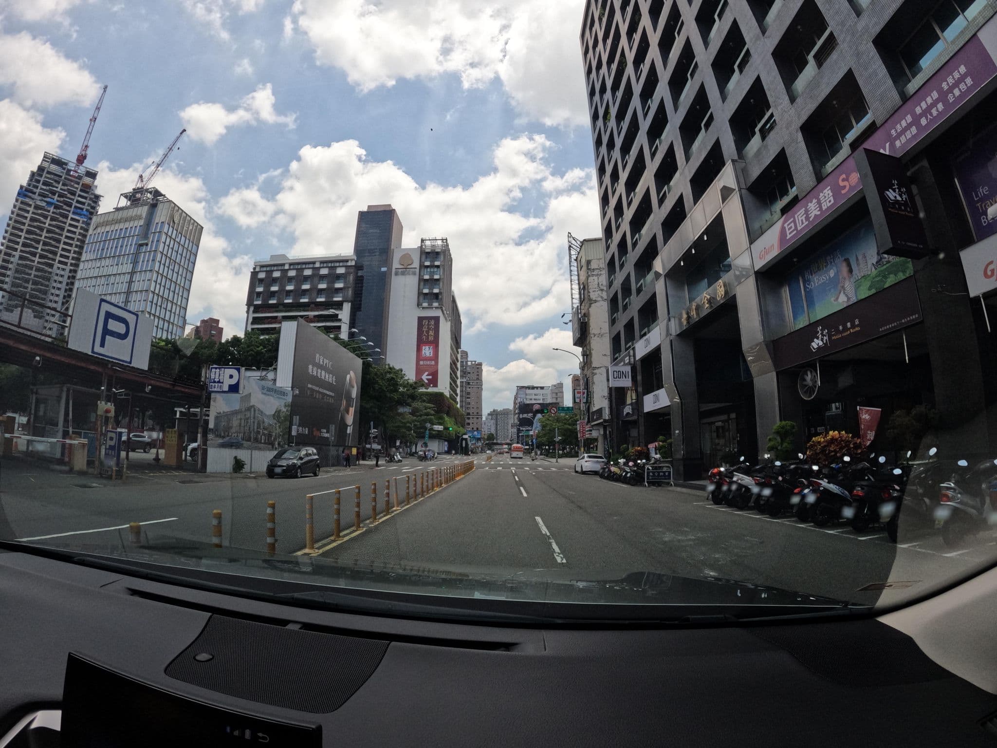 Street view near Star Hostel Park Lane 誠星旅館, Taichung — © littlebtc (CC BY-SA · Mapillary)