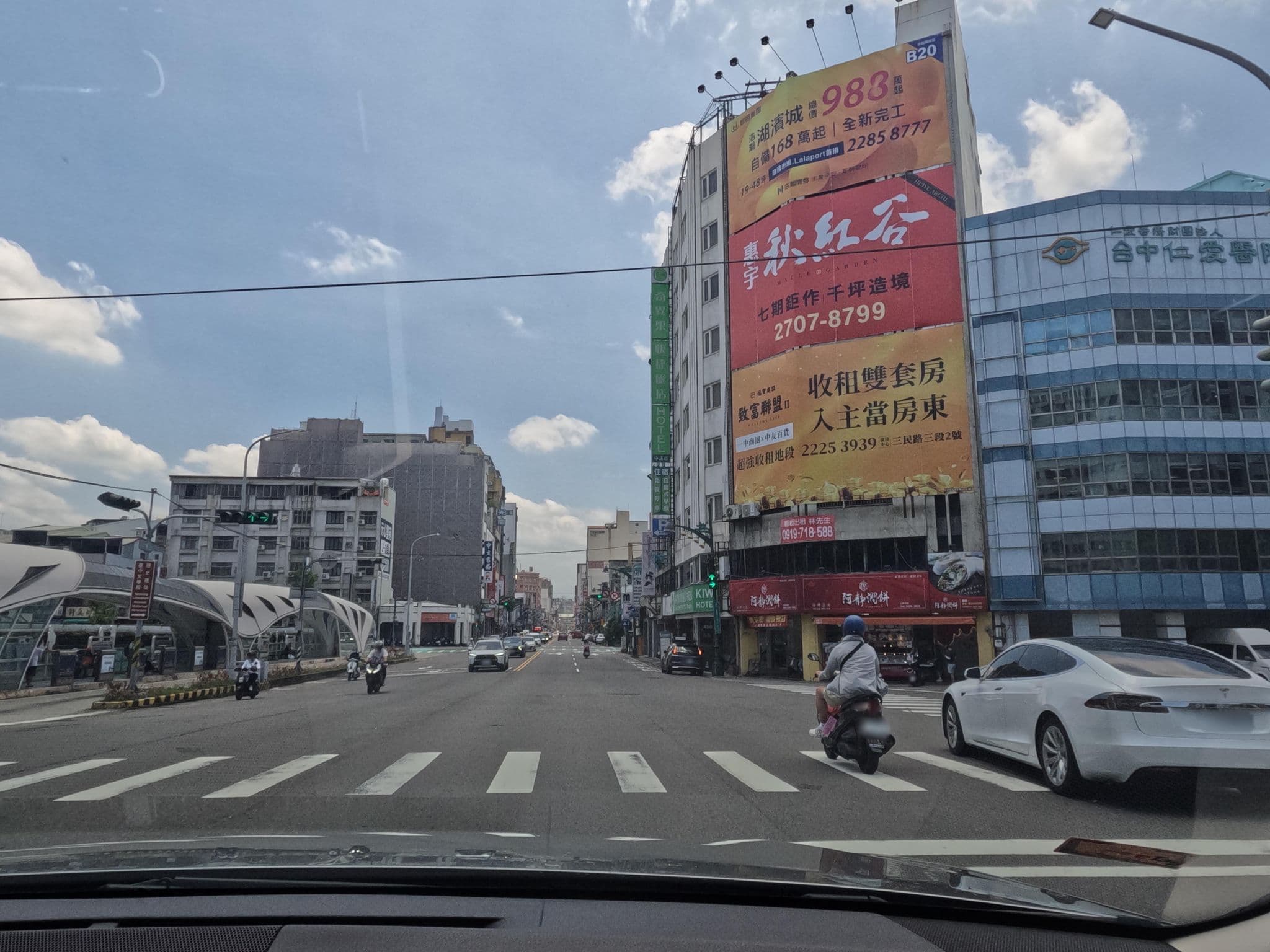 Street view near 奇異果快捷旅店 Kiwi Express Hotel, Taichung — © littlebtc (CC BY-SA · Mapillary)