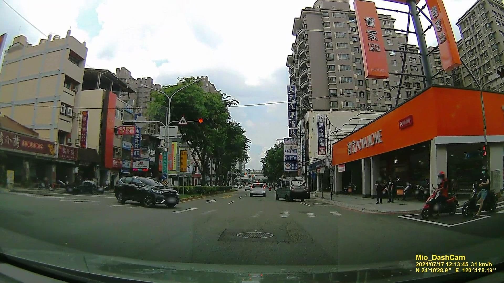 Street view near 中科大飯店, Taichung — © littlebtc (CC BY-SA · Mapillary)