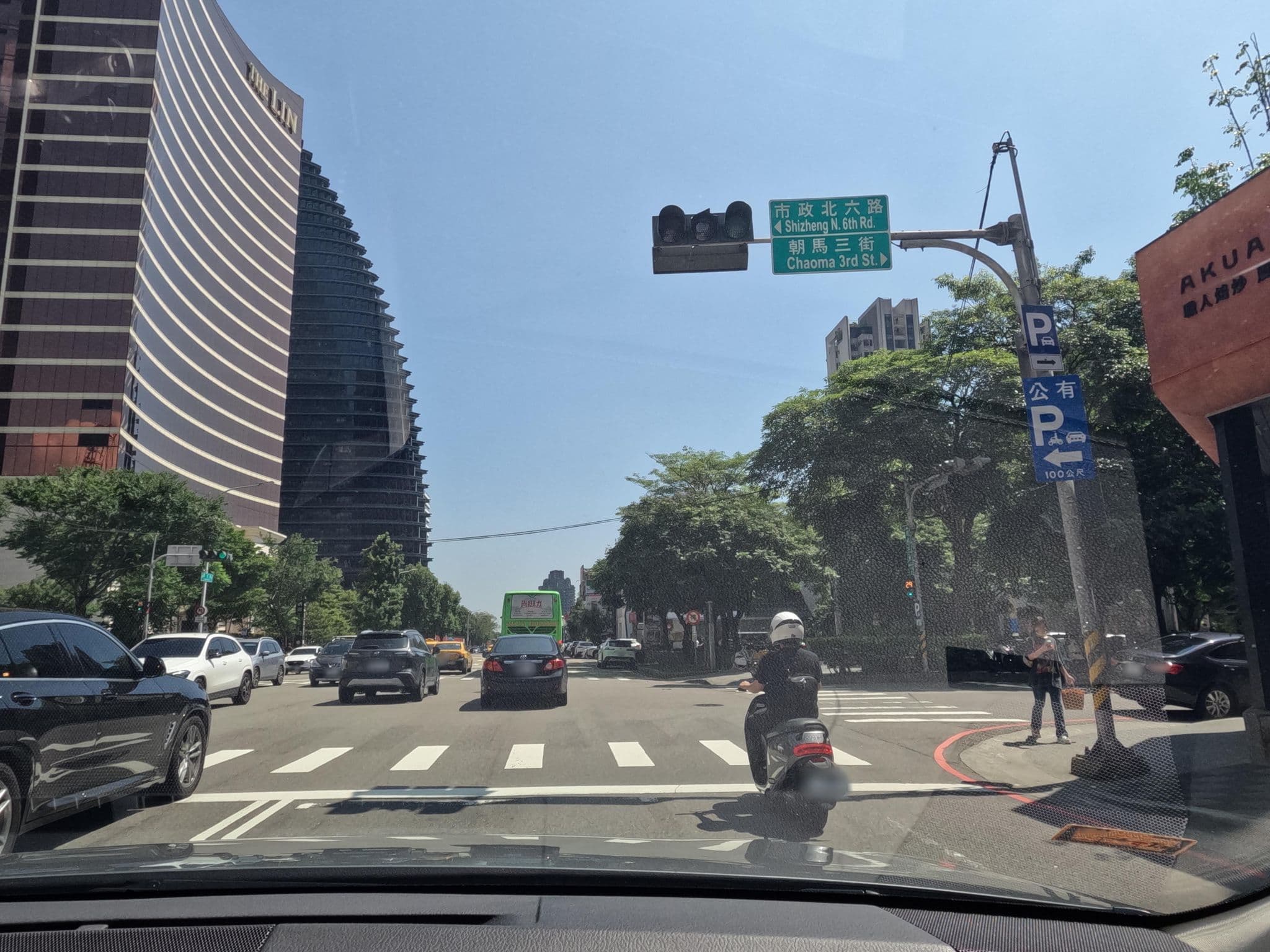 Street view near The Lin Banquet & Ballroom, Taichung — © littlebtc (CC BY-SA · Mapillary)