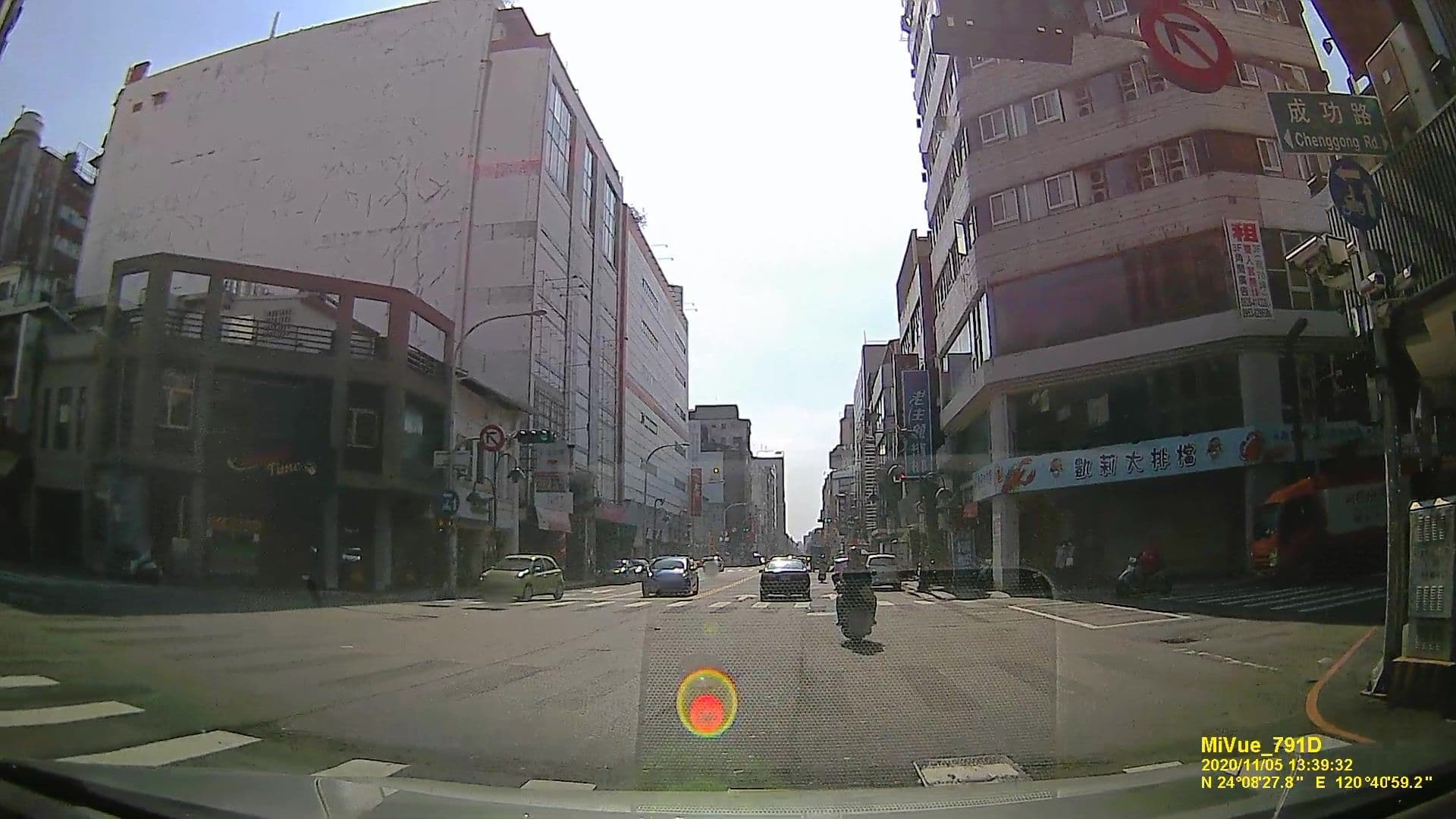 Street view near 双美堂旅店, Taichung — © littlebtc (CC BY-SA · Mapillary)
