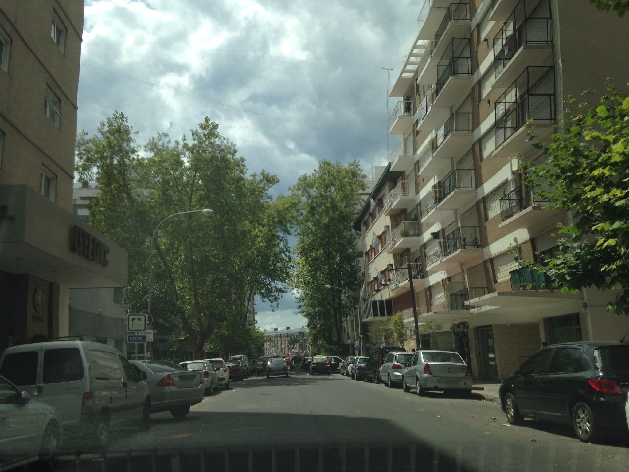 Street view near Hotel Utedyc Torres del Mar, Mar del Plata — © maryann (CC BY-SA · Mapillary)