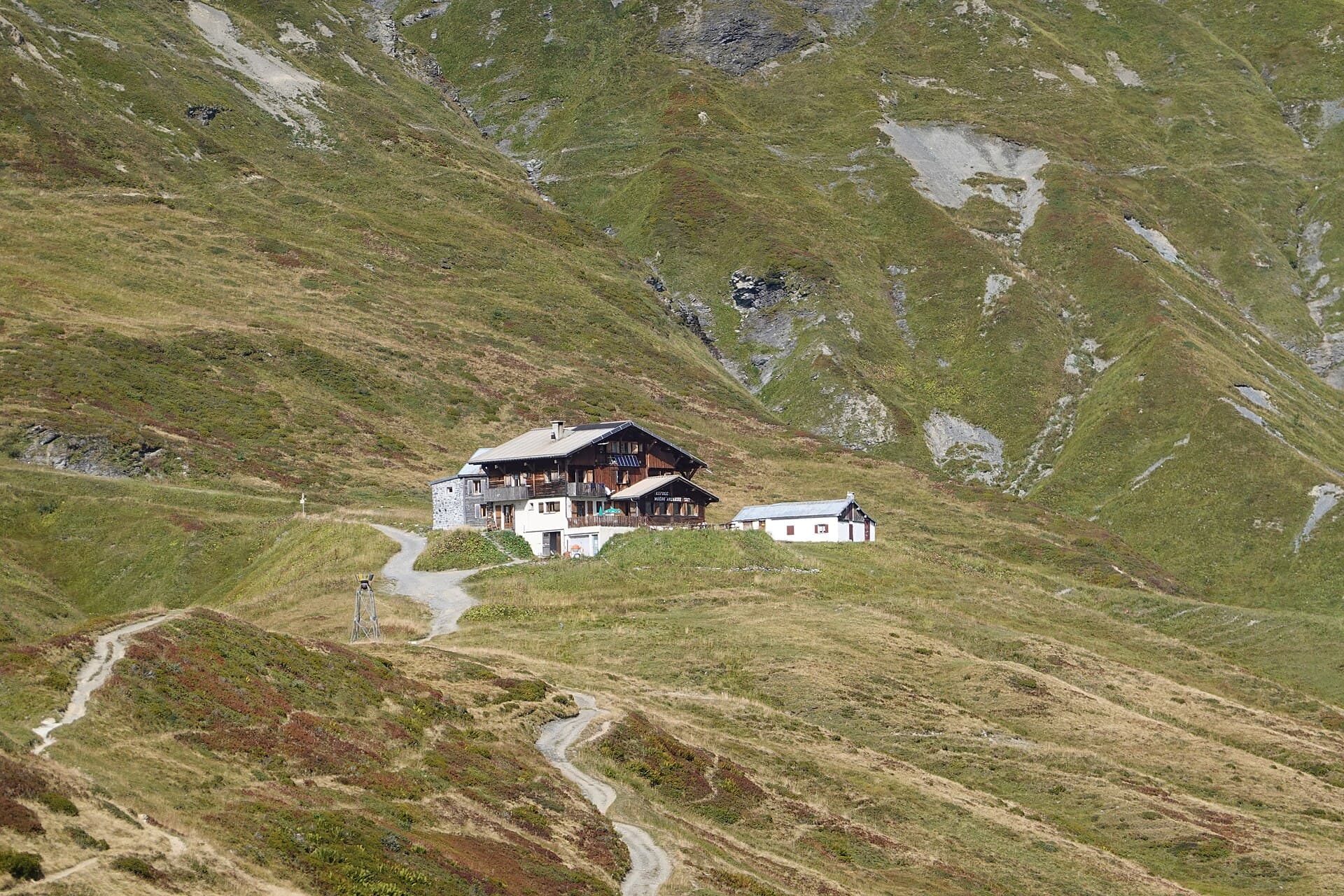 Refuge de Moëde Anterne (via Wikimedia Commons, CC BY 2.0)