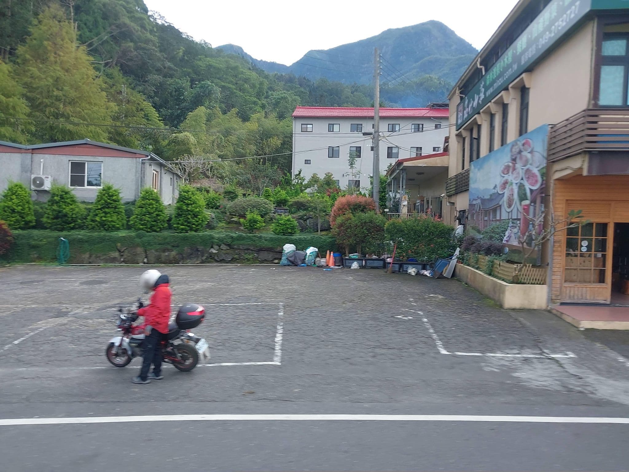 Street view near 名竹山莊 (名竹旅社 Minzu Hotel), Lugu — © ChenJJ (CC BY-SA · Mapillary)