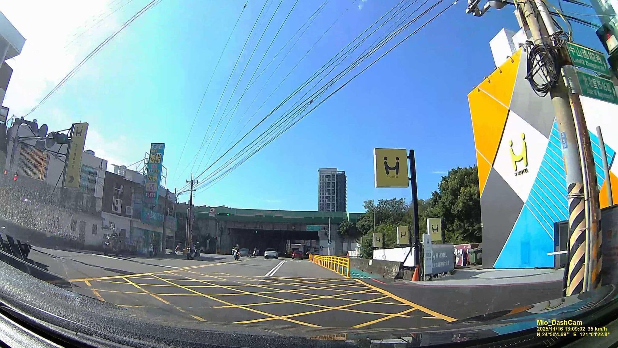 Street view near 采舍精品汽車旅館, Zhubei — © hcyen (CC BY-SA · Mapillary)