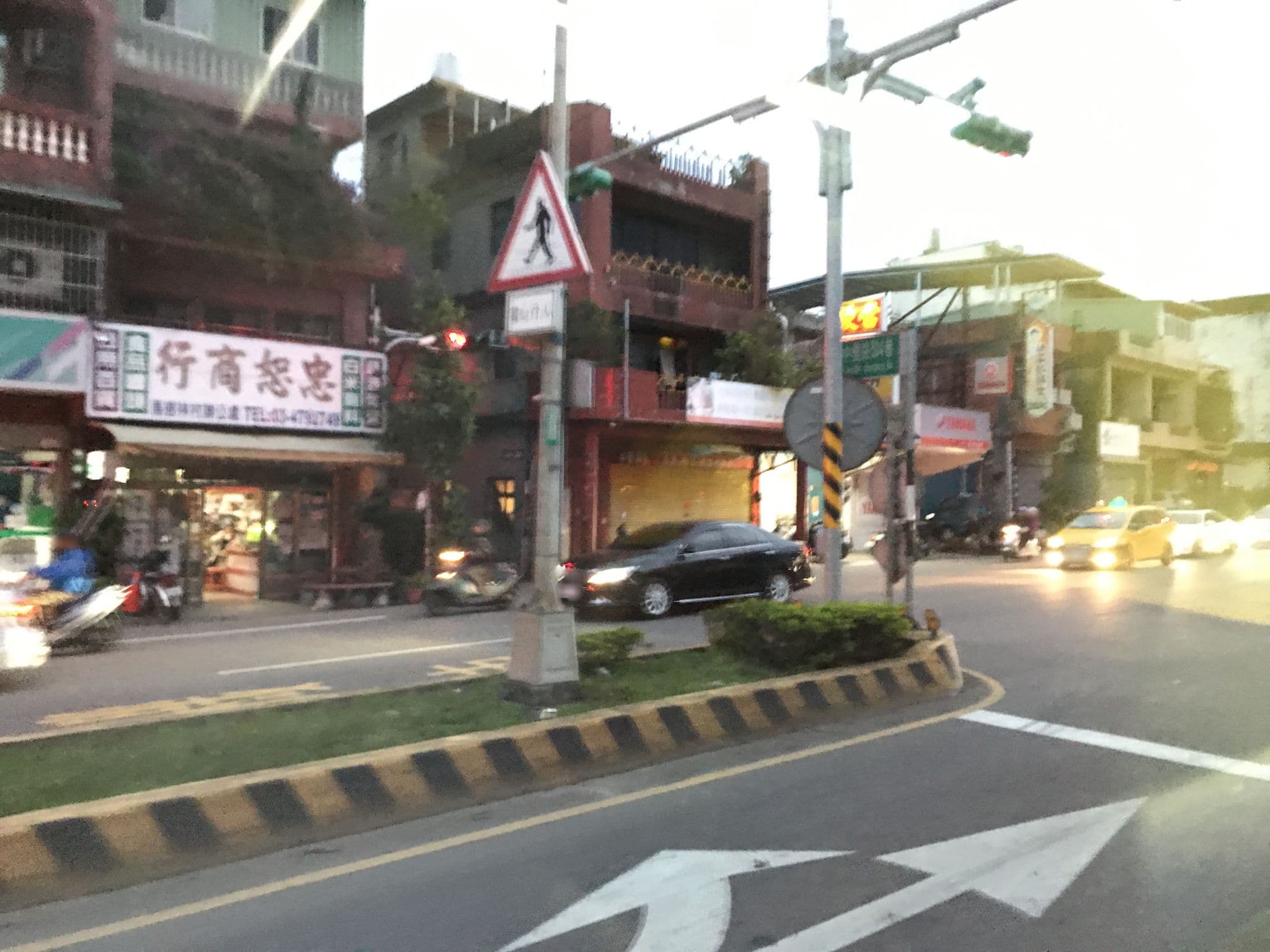 Street view near 昆園賓館企業, Daxi — © johnid12345 (CC BY-SA · Mapillary)