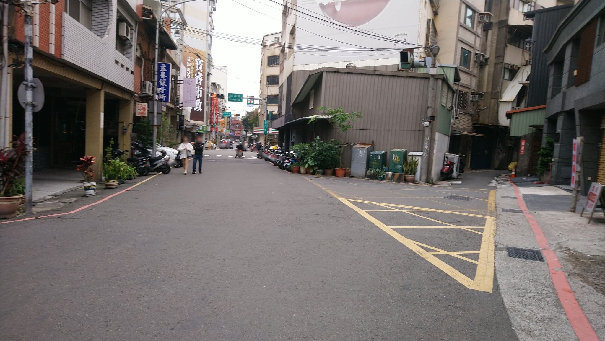 Street view near 華泰經典旅店, Hsinchu — © mouom (CC BY-SA · Mapillary)