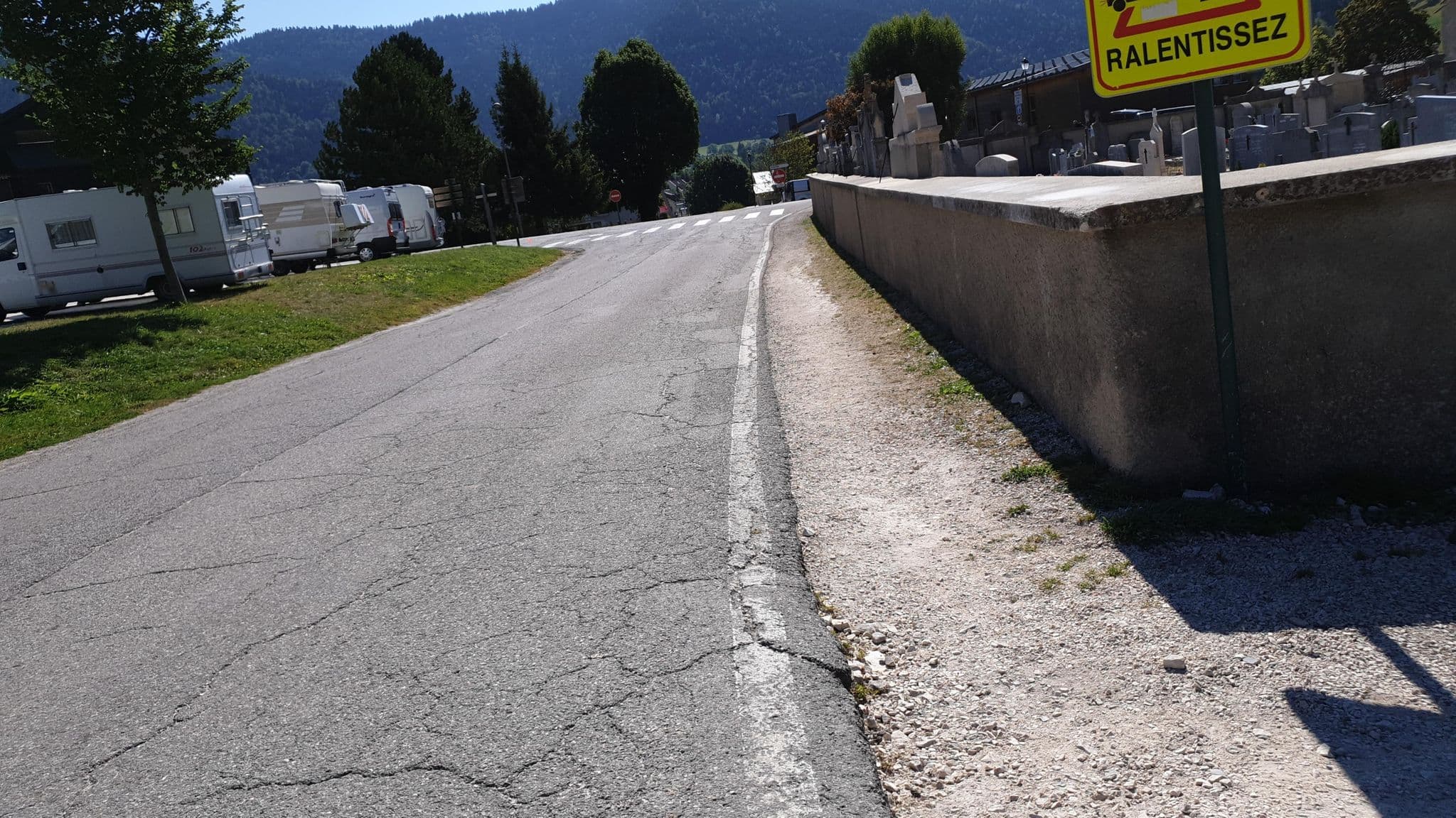 Street view near Aire de stationnement camping car - Autrans, Autrans — © binnette (CC BY-SA · Mapillary)