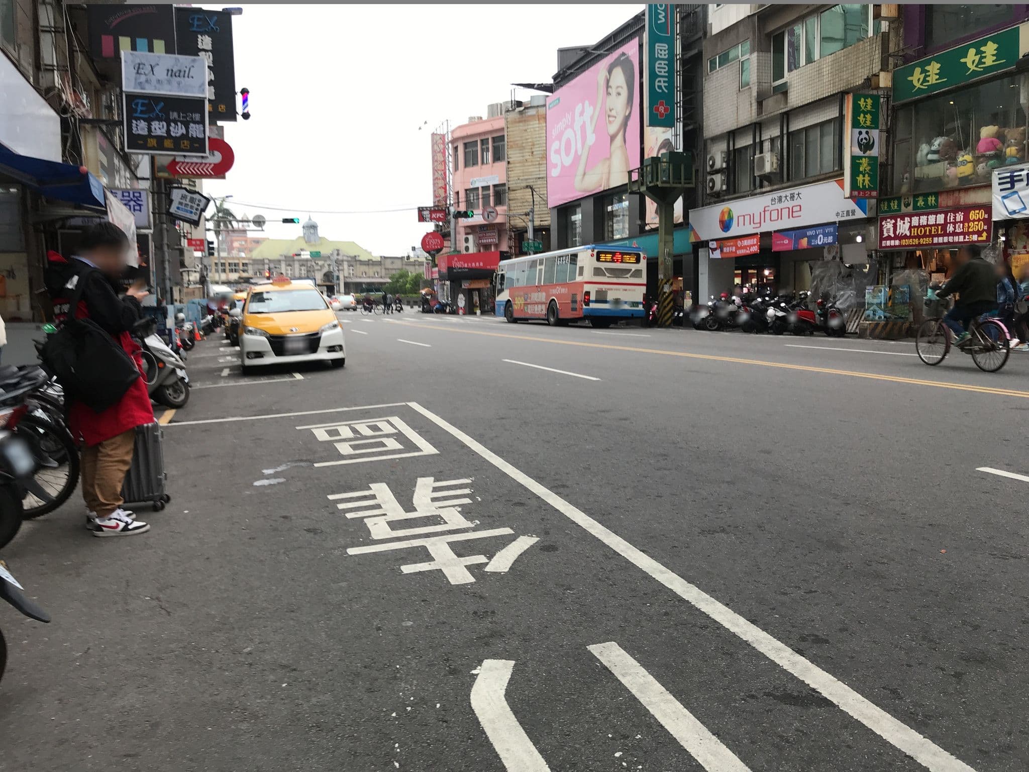 Street view near 金燕大飯店, Hsinchu — © wsx73812 (CC BY-SA · Mapillary)