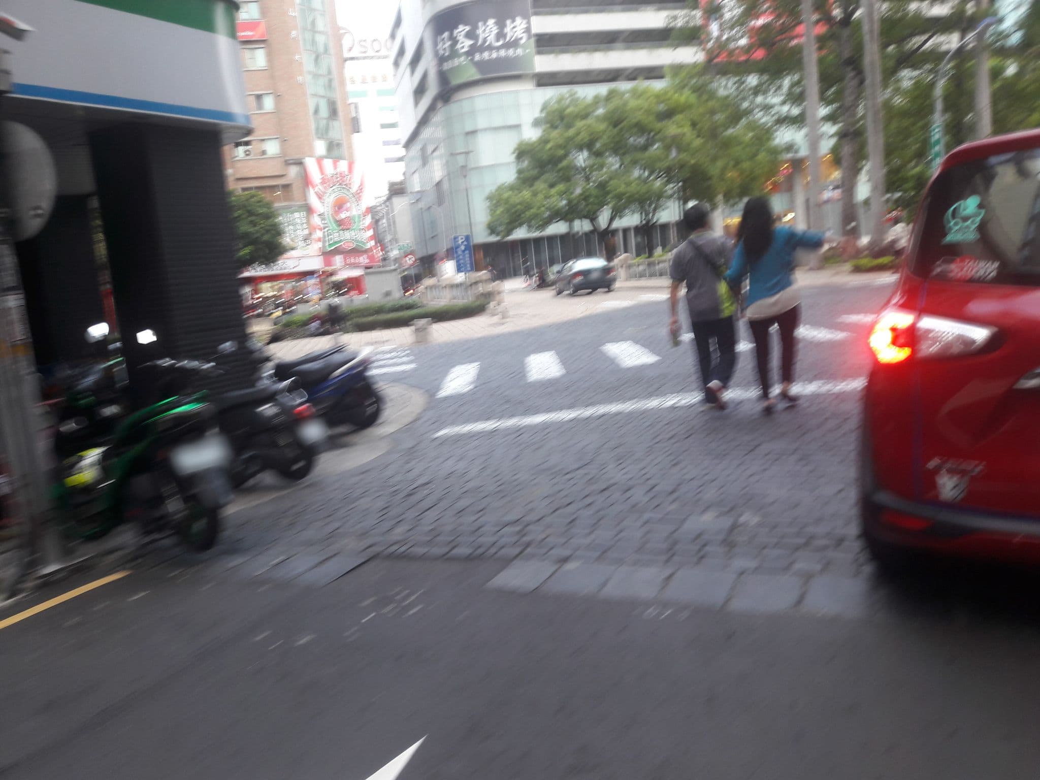 Street view near 新苑名流都會館 Shin Yuan Celeb Metro Hotel, Hsinchu — © vanner (CC BY-SA · Mapillary)