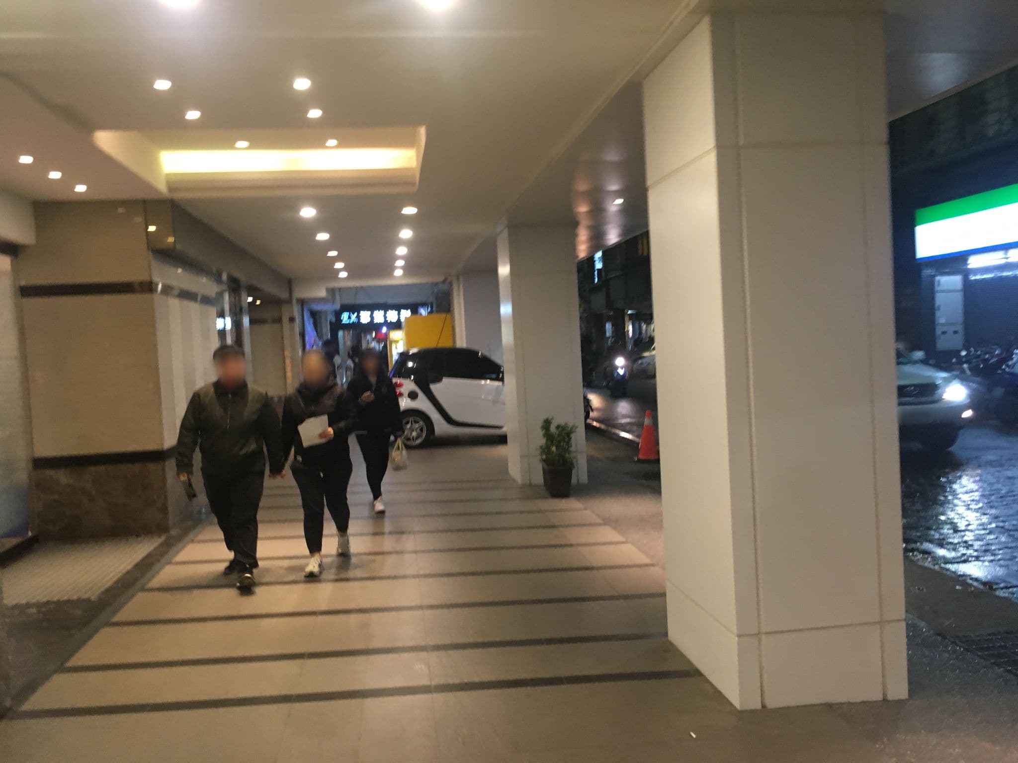 Street view near 國賓大旅社, Hsinchu — © invalid_mly_uname_0121 (CC BY-SA · Mapillary)