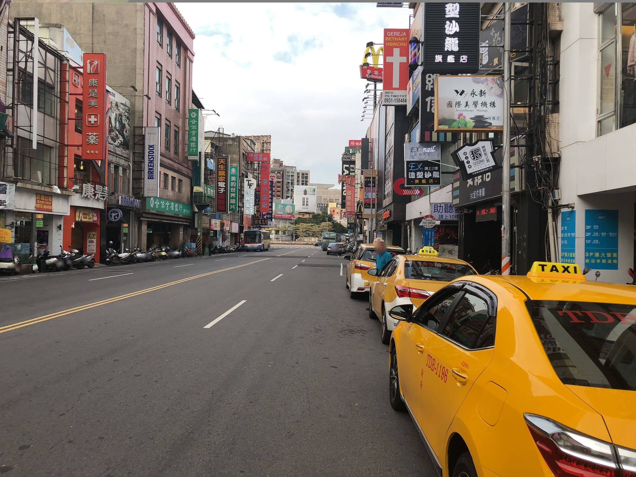 Street view near Bin City Hotel, Hsinchu — © invalid_mly_uname_0022 (CC BY-SA · Mapillary)