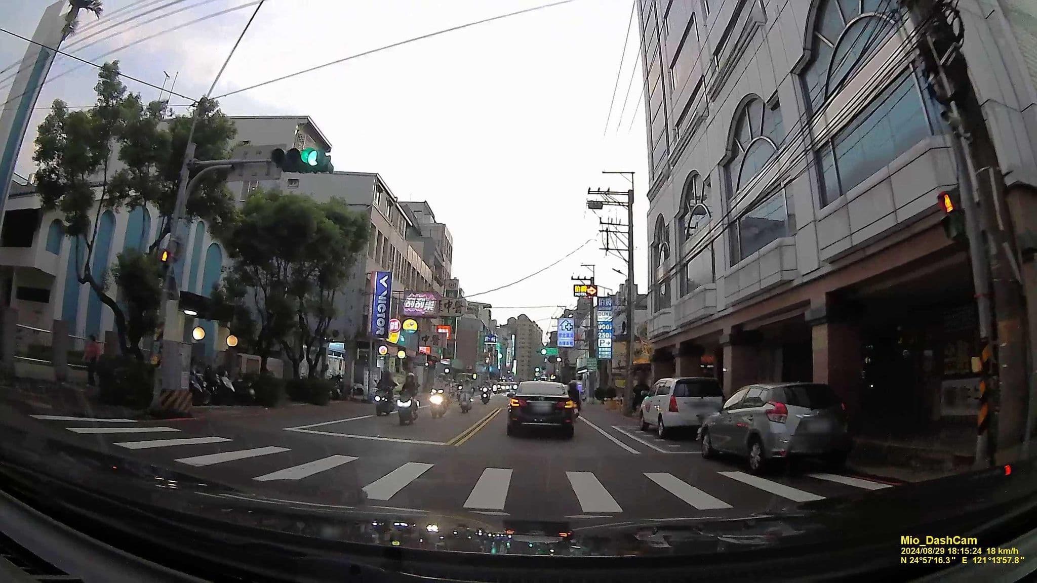 Street view near 伯爵商務旅店, Neili — © hcyen (CC BY-SA · Mapillary)