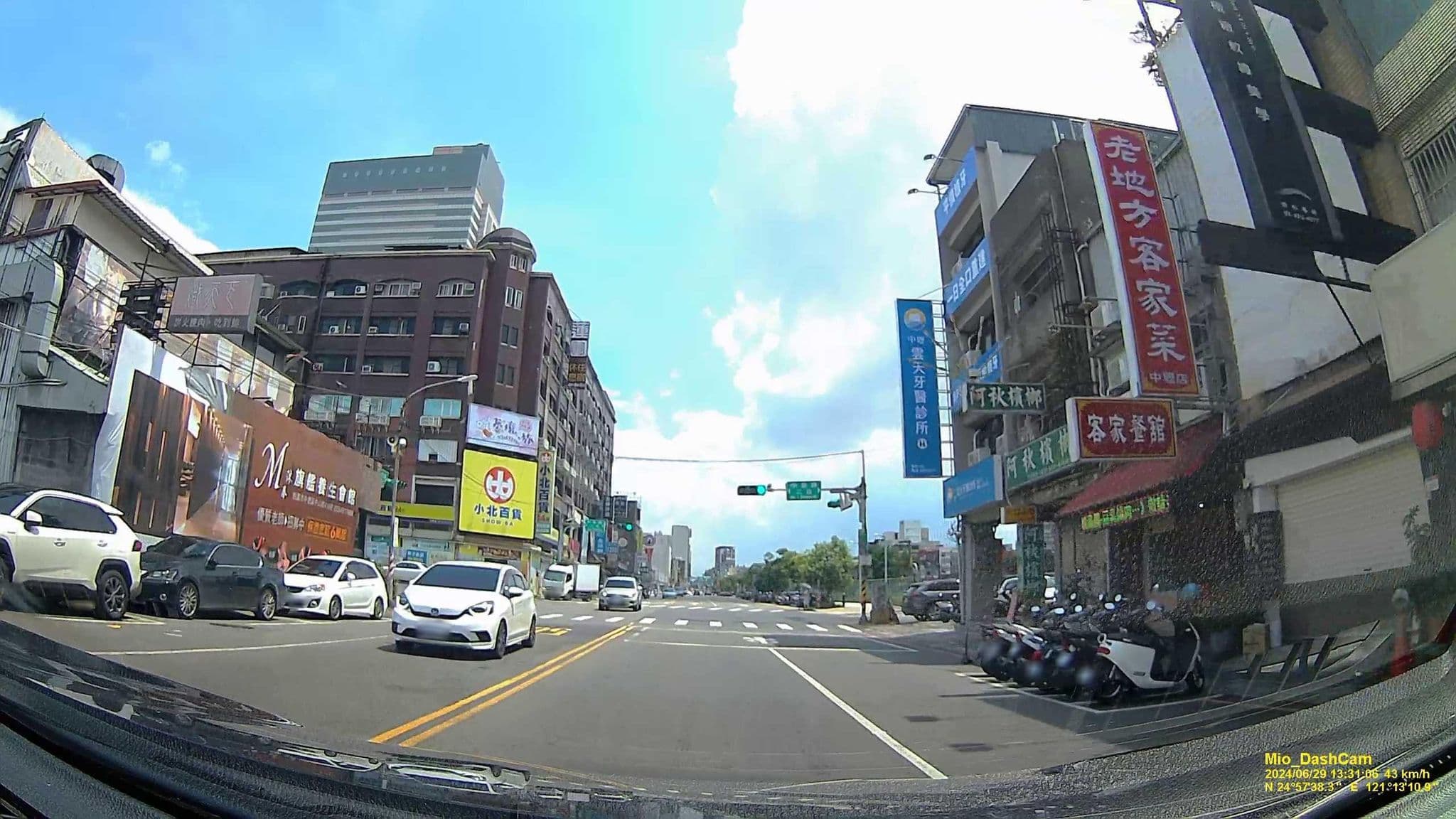 Street view near 上海商務旅館, Neili — © hcyen (CC BY-SA · Mapillary)