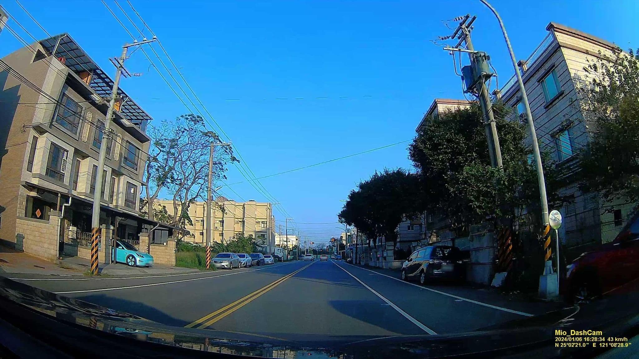Street view near 愛登堡汽車旅館, Neili — © hcyen (CC BY-SA · Mapillary)