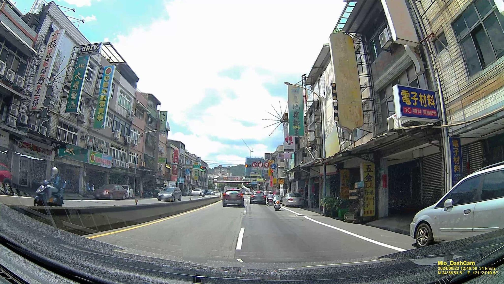 Street view near 玉山商務旅店, Yingge — © hcyen (CC BY-SA · Mapillary)