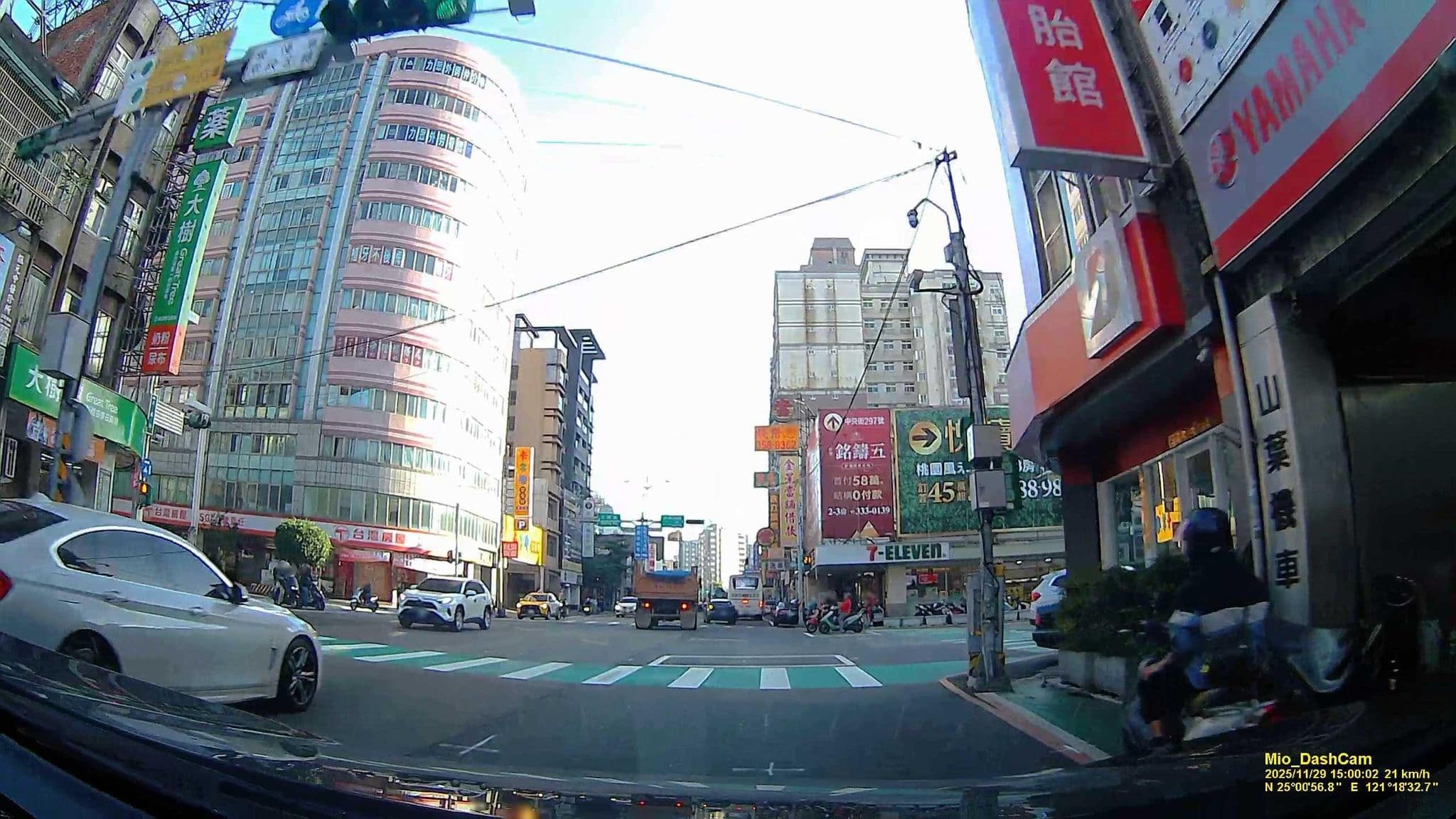 Street view near 春日商務旅館, Taoyuan — © hcyen (CC BY-SA · Mapillary)