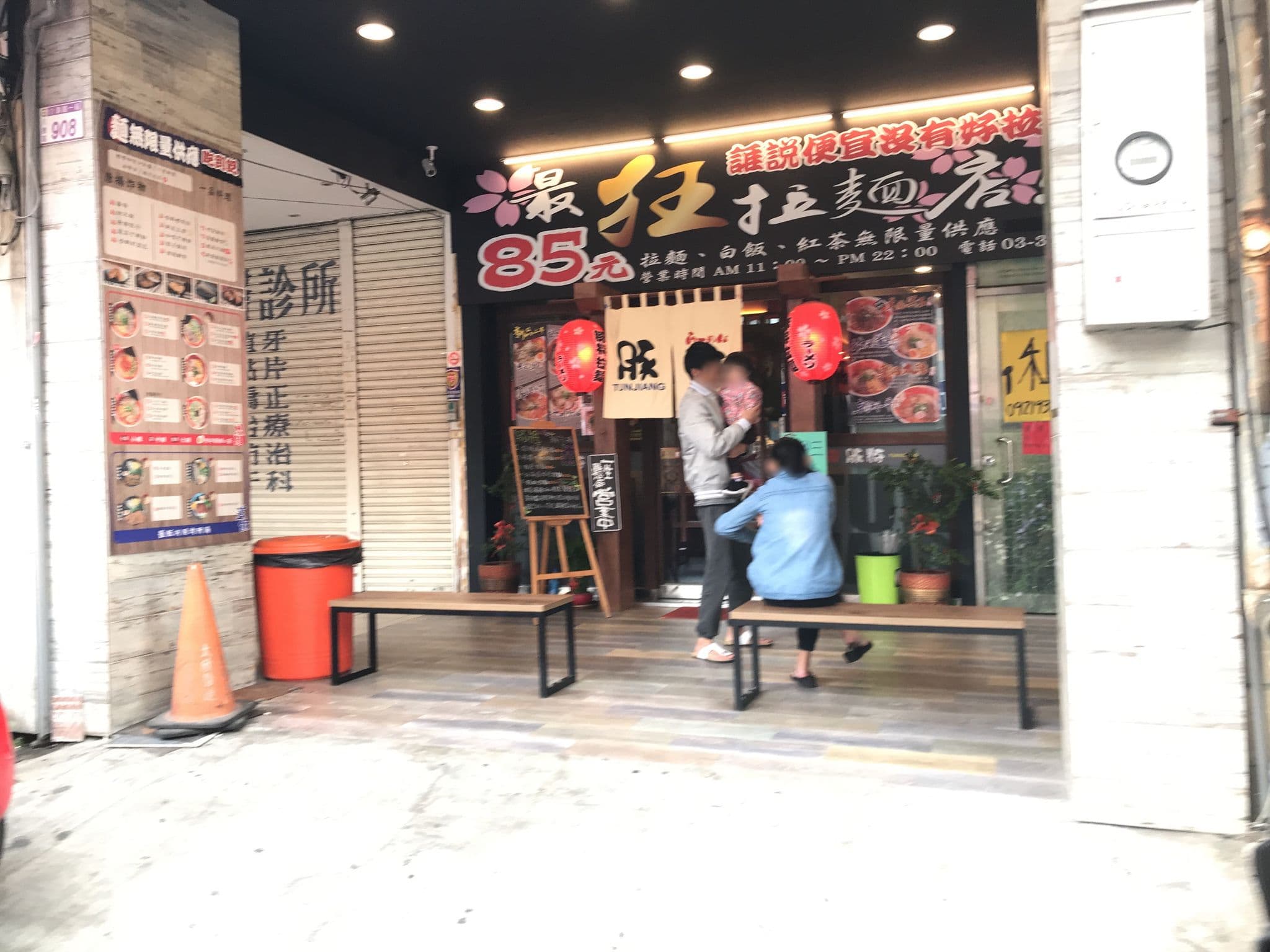 Street view near 香巢園賓館, Bade — © b10731079 (CC BY-SA · Mapillary)