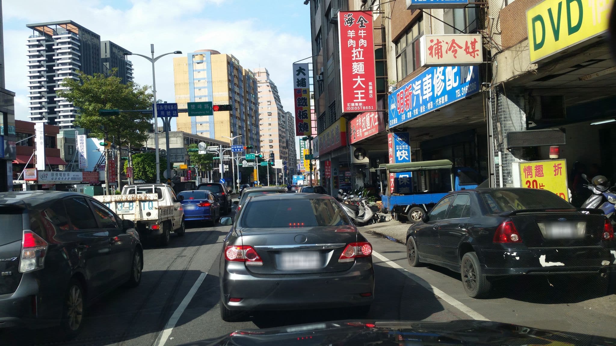 Street view near Holiday Inn Express, Taoyuan — © andylin (CC BY-SA · Mapillary)