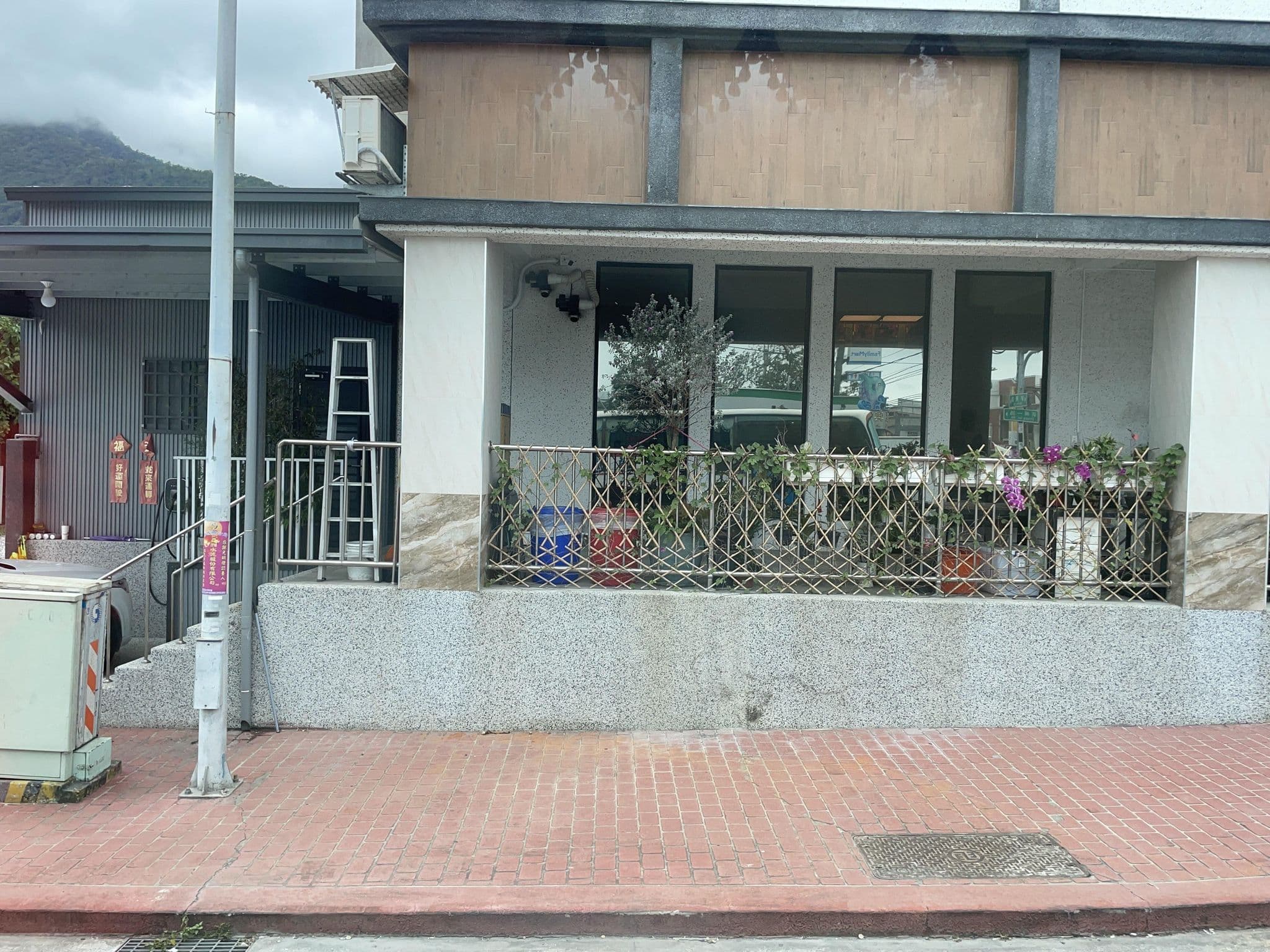 Street view near 立霧客棧, Xiulin — © ChenJJ (CC BY-SA · Mapillary)
