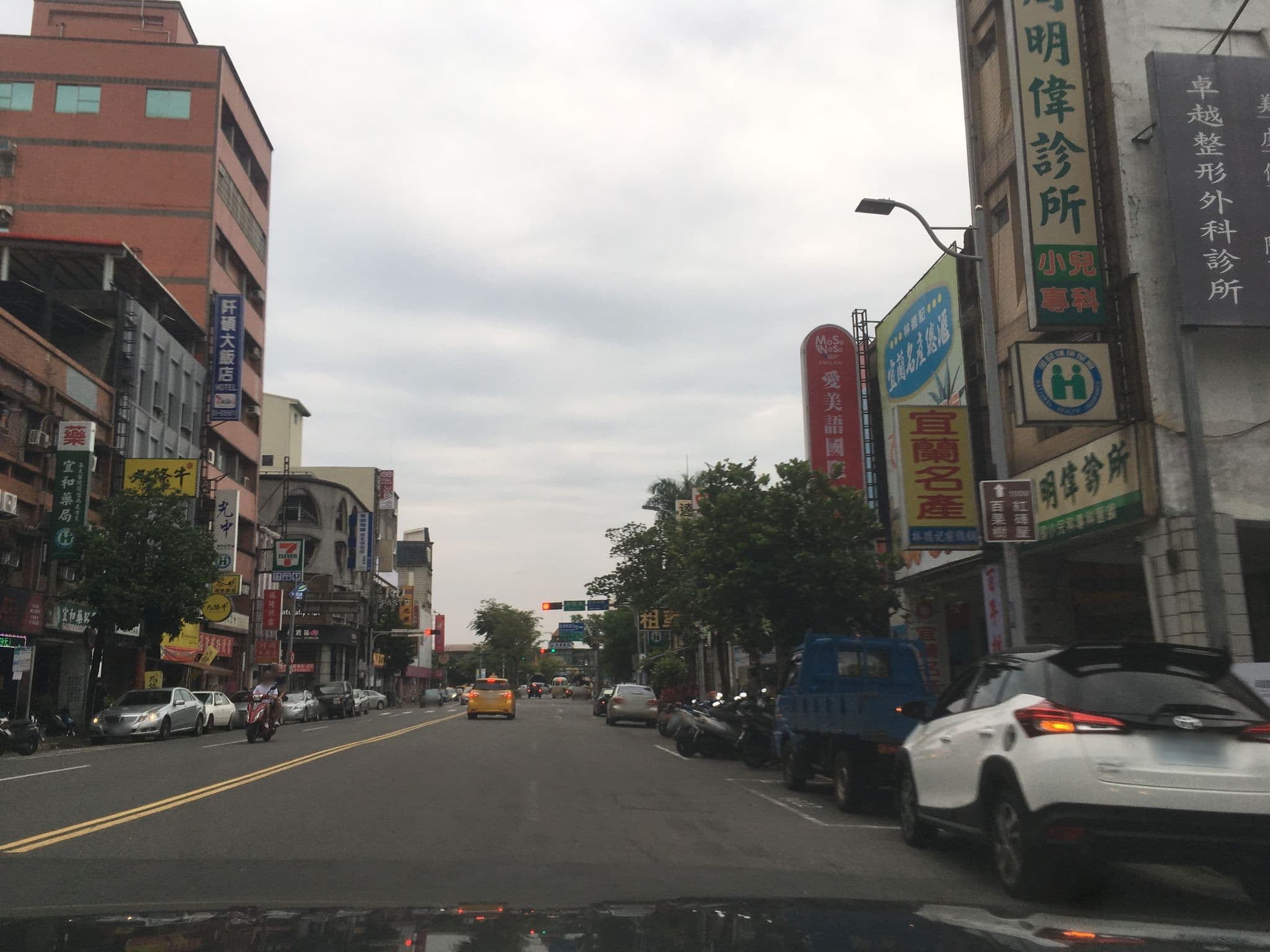 Street view near 星宿大飯店, Yilan — © raymond2828520 (CC BY-SA · Mapillary)