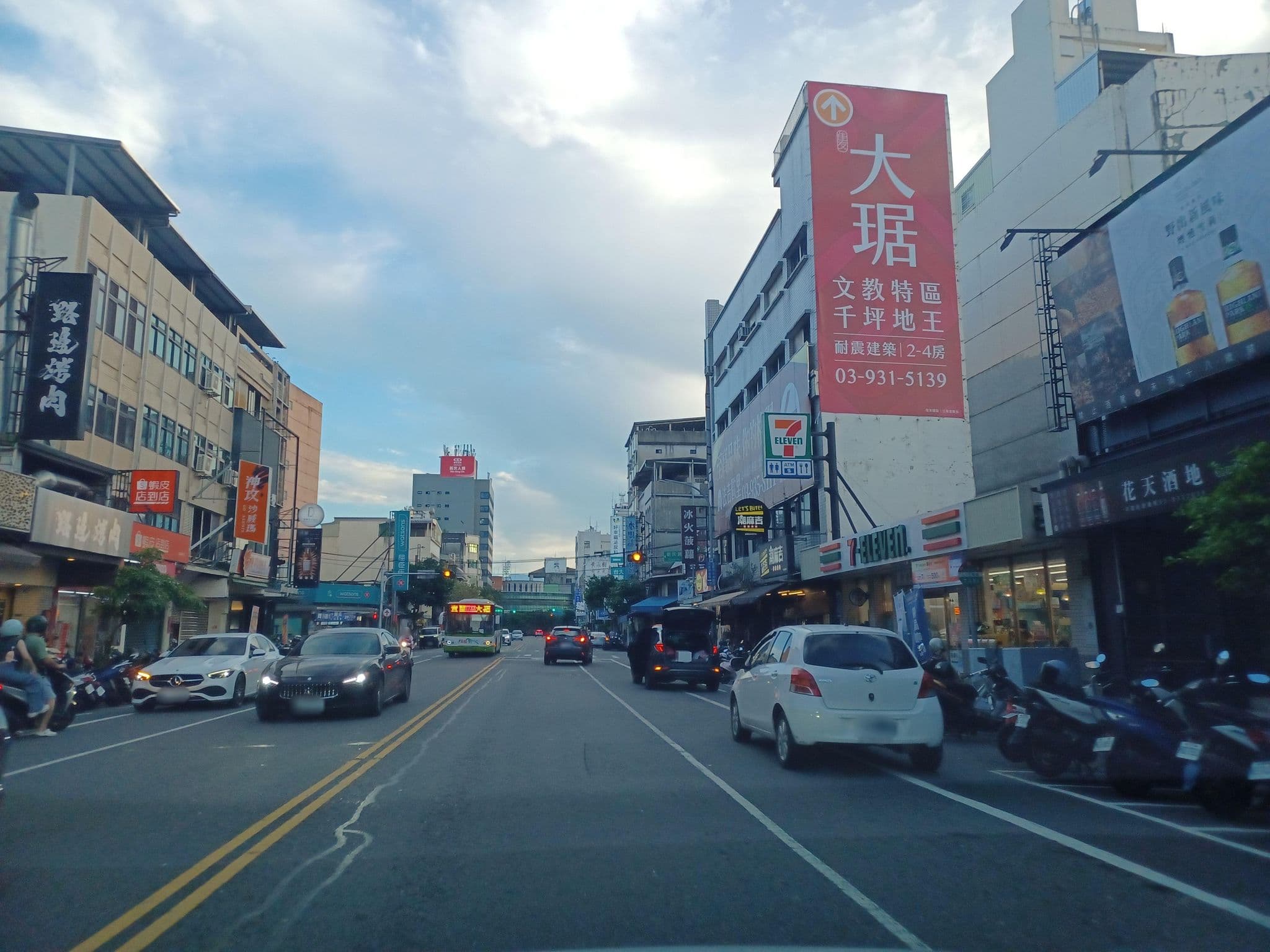 Street view near 友愛大飯店, Yilan — © lisbethw1130 (CC BY-SA · Mapillary)