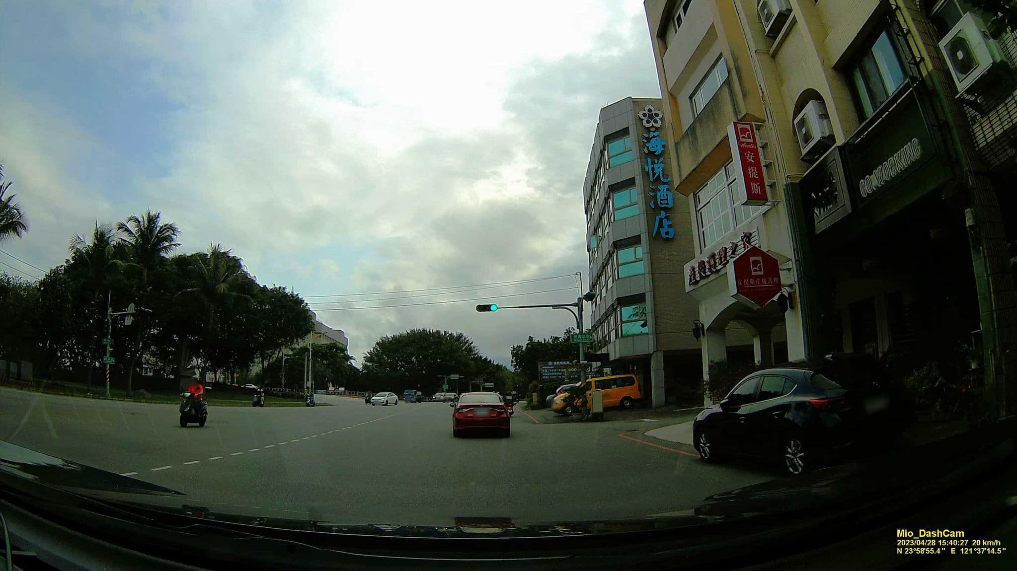 Street view near 安堤絲飯店 Anntiss Hotel, Hualien City — © hcyen (CC BY-SA · Mapillary)