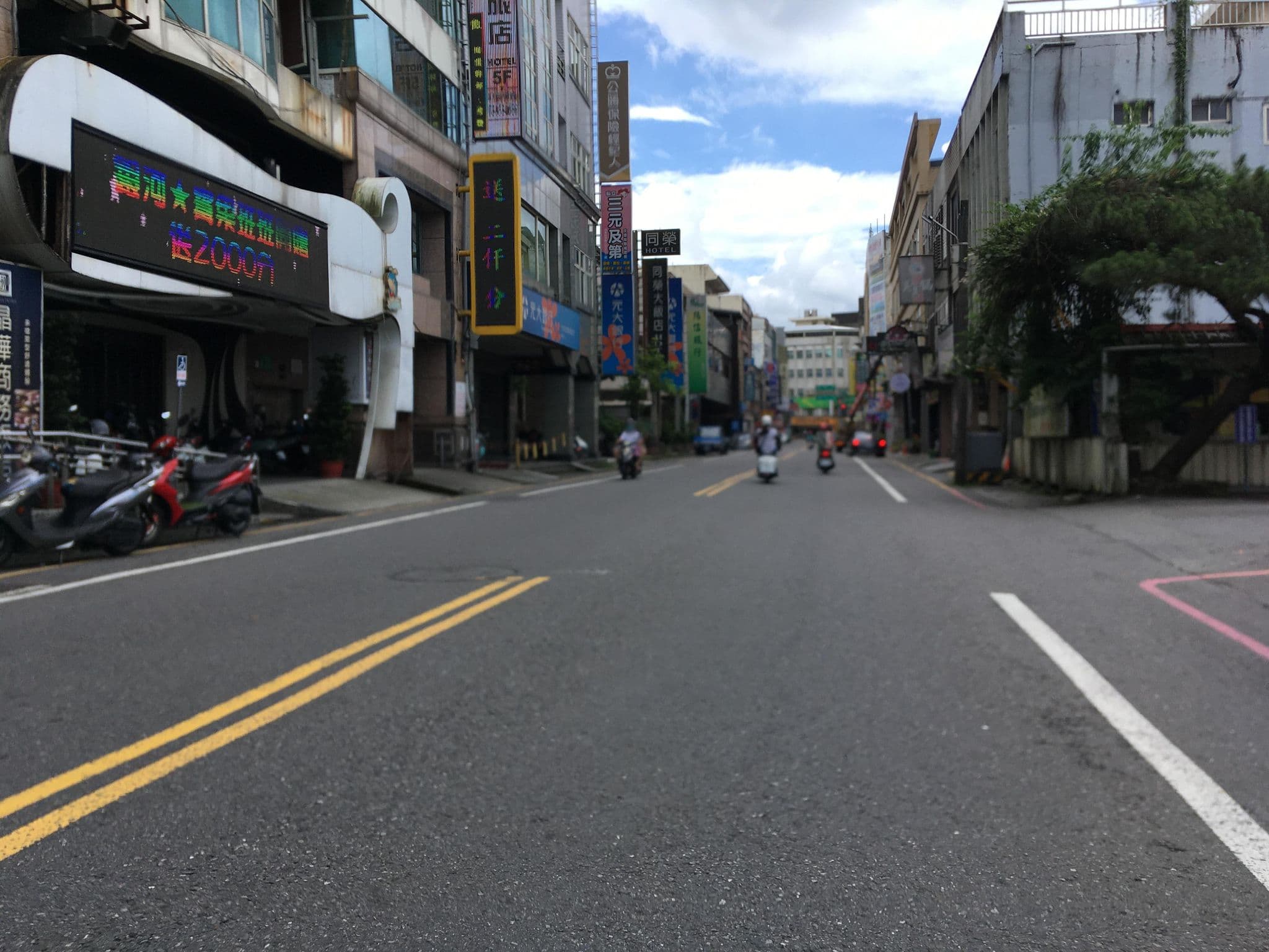 Street view near 華王商務旅館, Yilan — © ChenJJ (CC BY-SA · Mapillary)