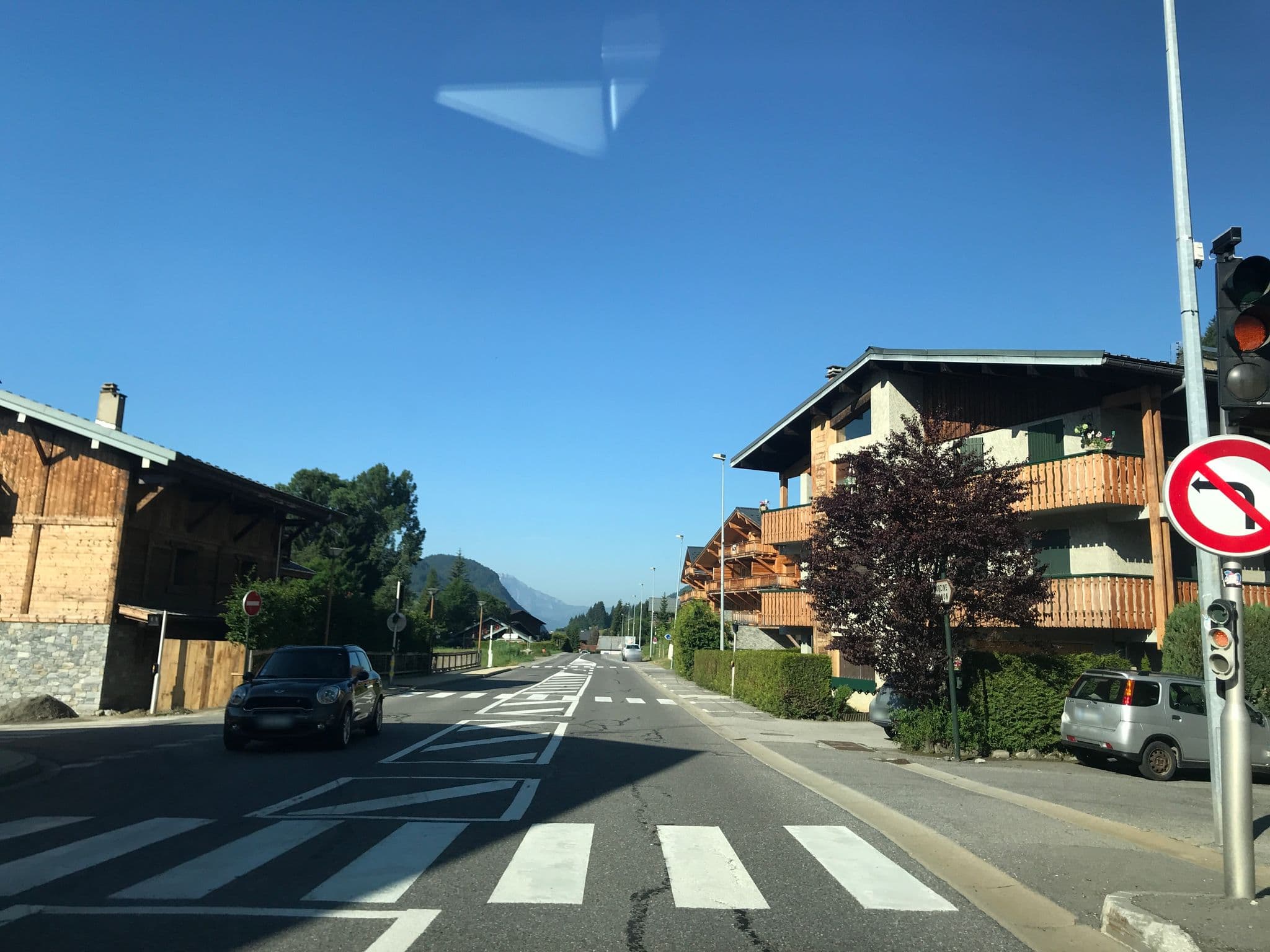 Street view near L'Alpenrose, Les Gets — © pgiraud (CC BY-SA · Mapillary)