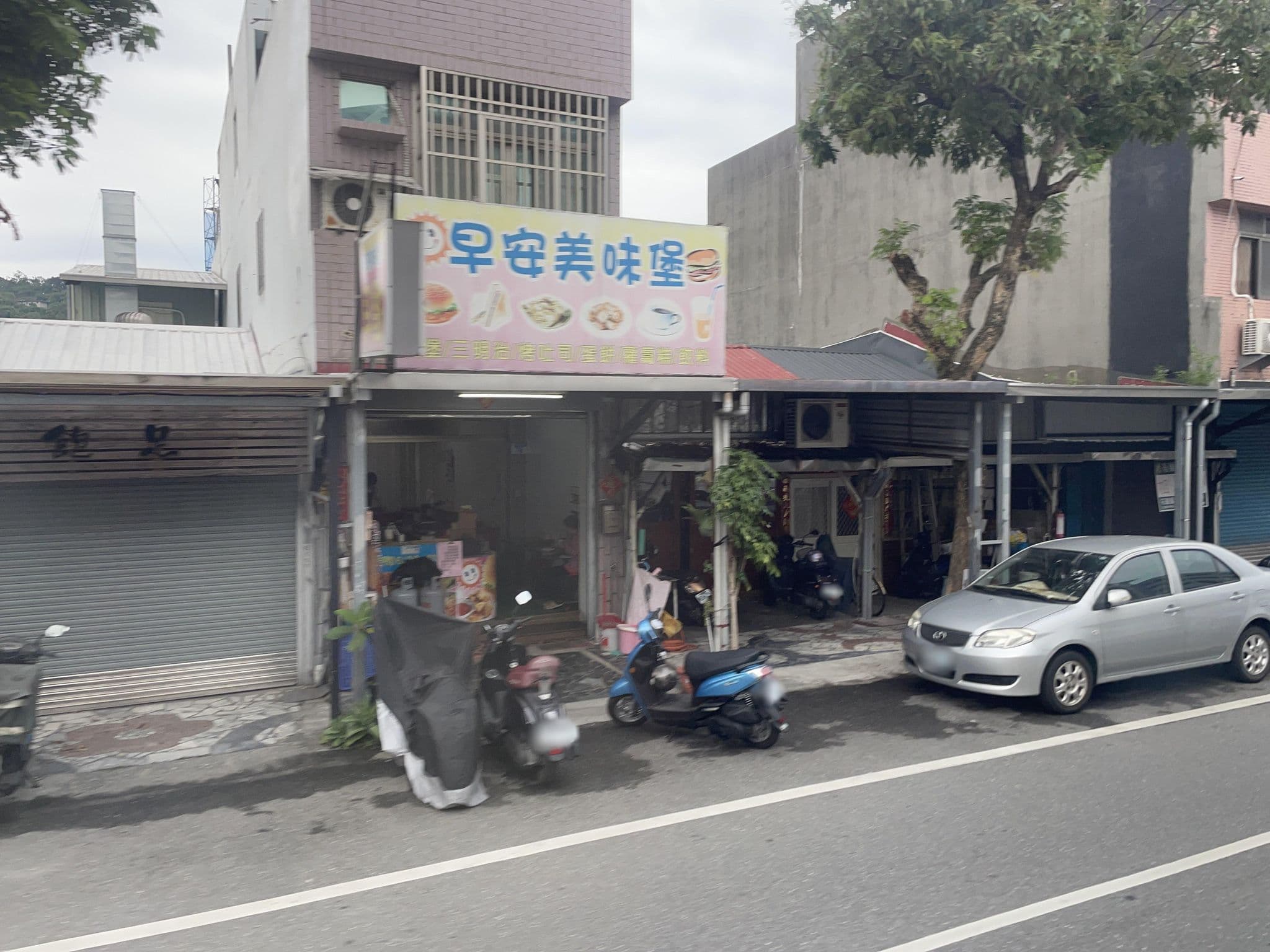 Street view near Sleeping Boot Backpackers, Hualien City — © ChenJJ (CC BY-SA · Mapillary)