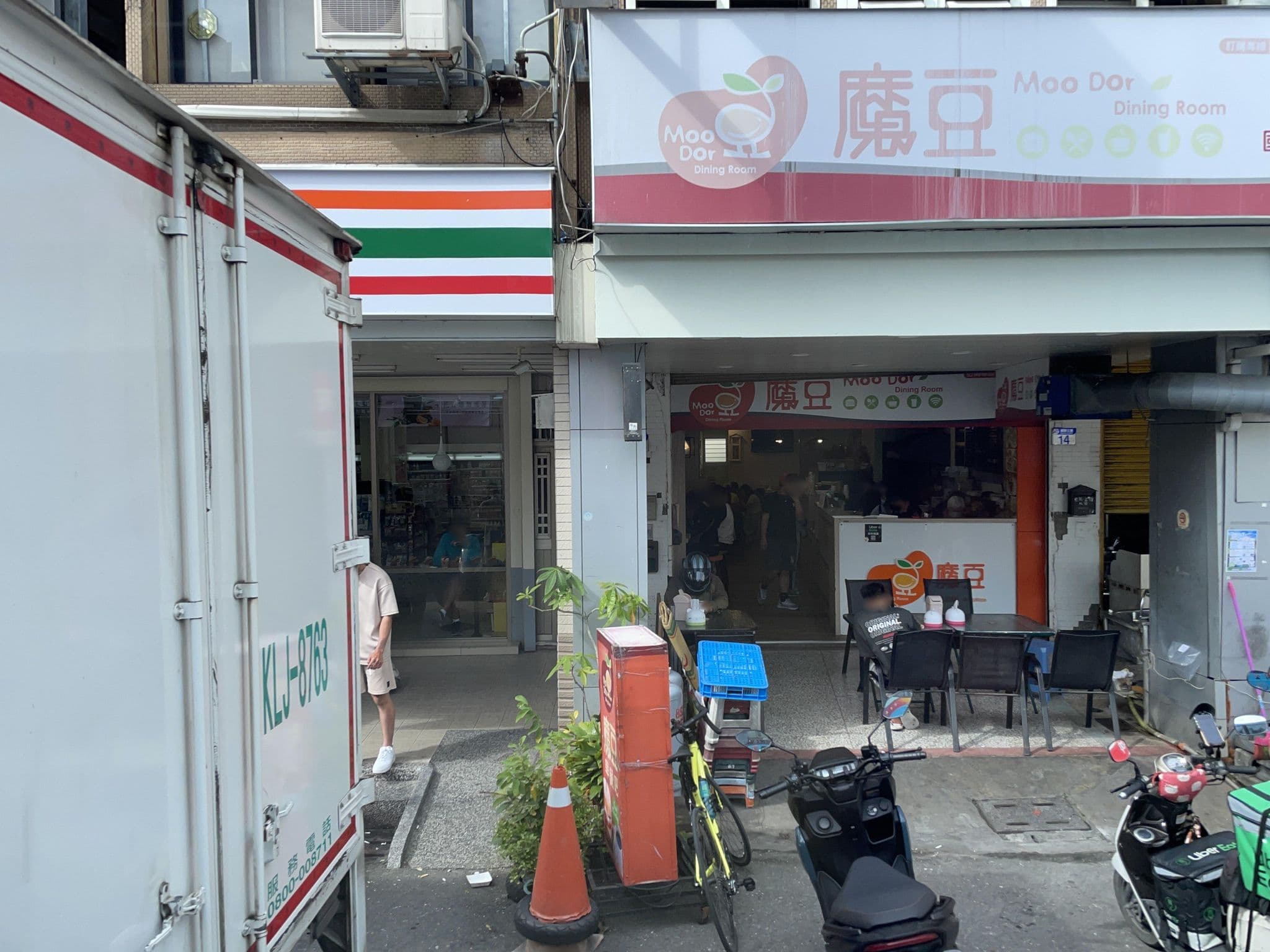 Street view near 東林別館, Hualien City — © ChenJJ (CC BY-SA · Mapillary)