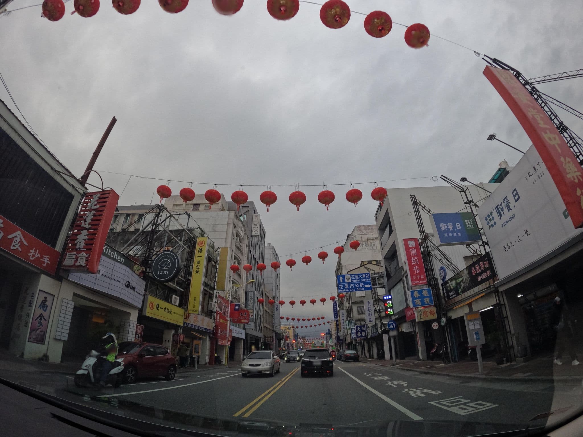 Street view near 朝北汽車飯店, Hualien City — © littlebtc (CC BY-SA · Mapillary)