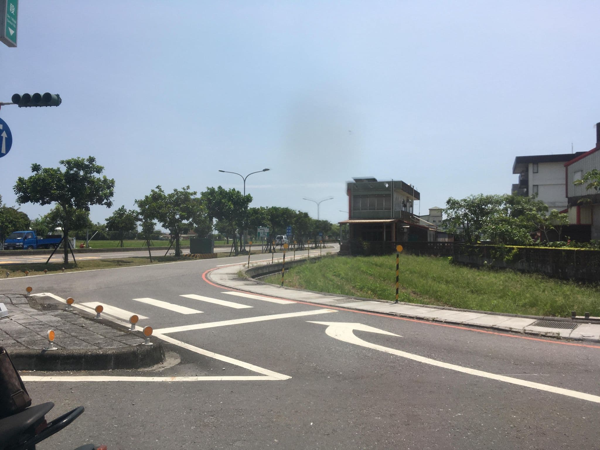 Street view near 依依不捨民宿, Yilan — © ChenJJ (CC BY-SA · Mapillary)
