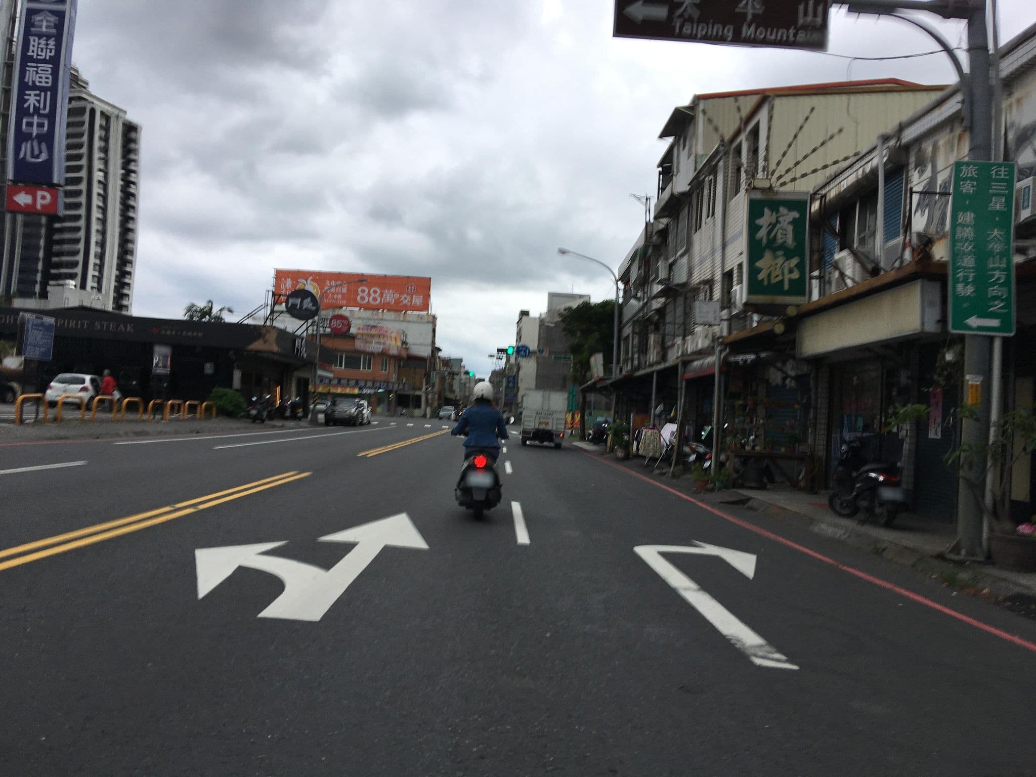 Street view near 東安民宿, Yilan — © ChenJJ (CC BY-SA · Mapillary)
