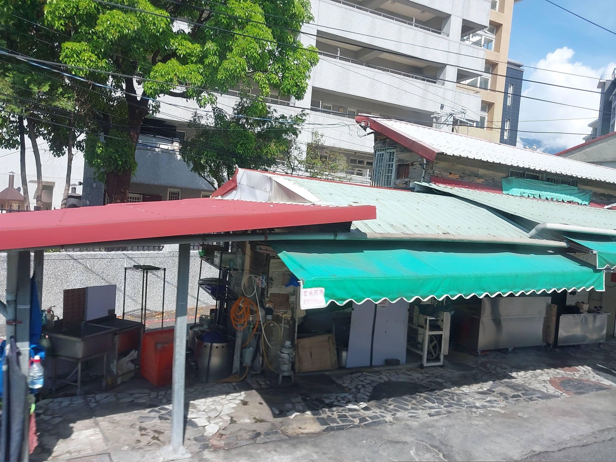Street view near 印象經典民宿, Hualien City — © ChenJJ (CC BY-SA · Mapillary)