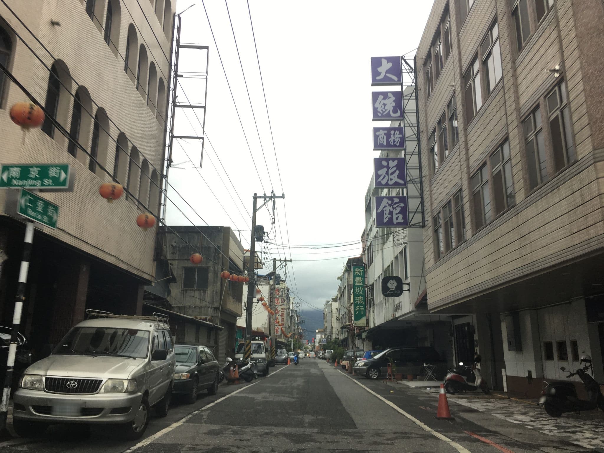 Street view near 東海大飯店, Hualien City — © pty11111 (CC BY-SA · Mapillary)