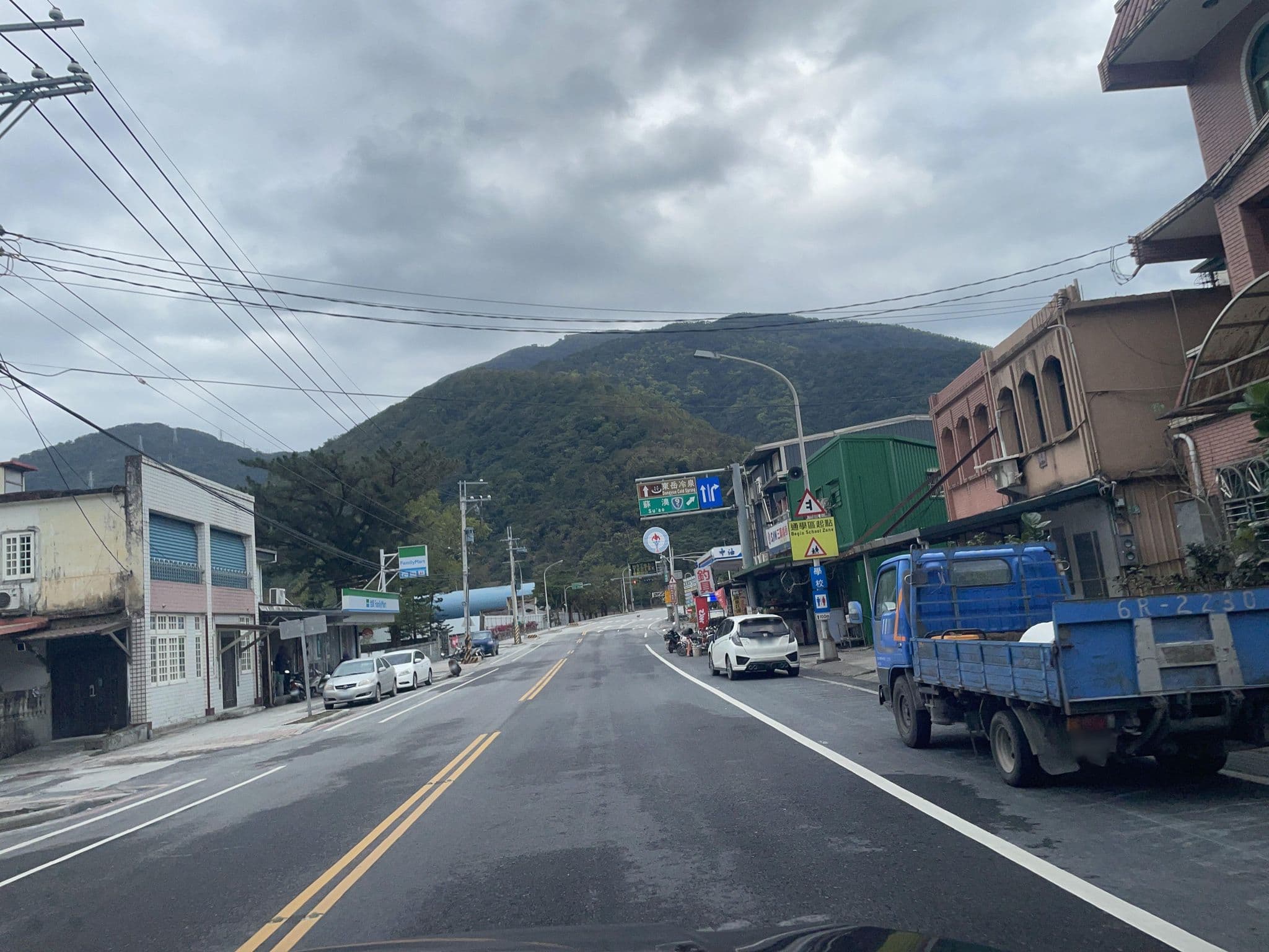 Street view near 東海峰旅館, Yilan — © ChenJJ (CC BY-SA · Mapillary)