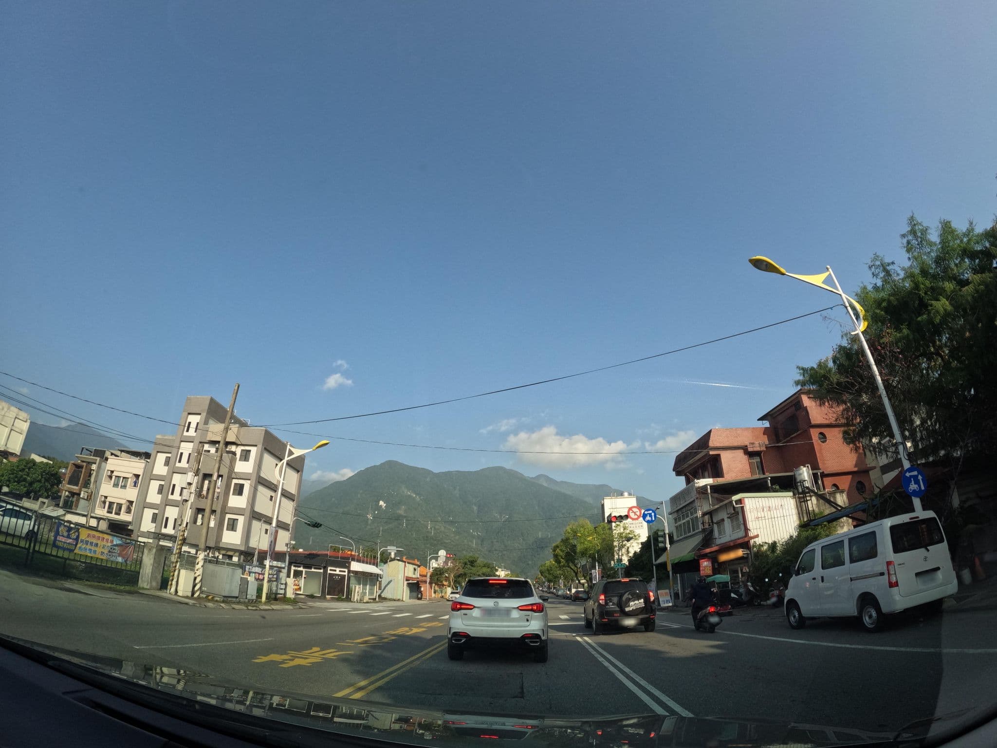 Street view near 花蓮情民宿, Hualien City — © littlebtc (CC BY-SA · Mapillary)