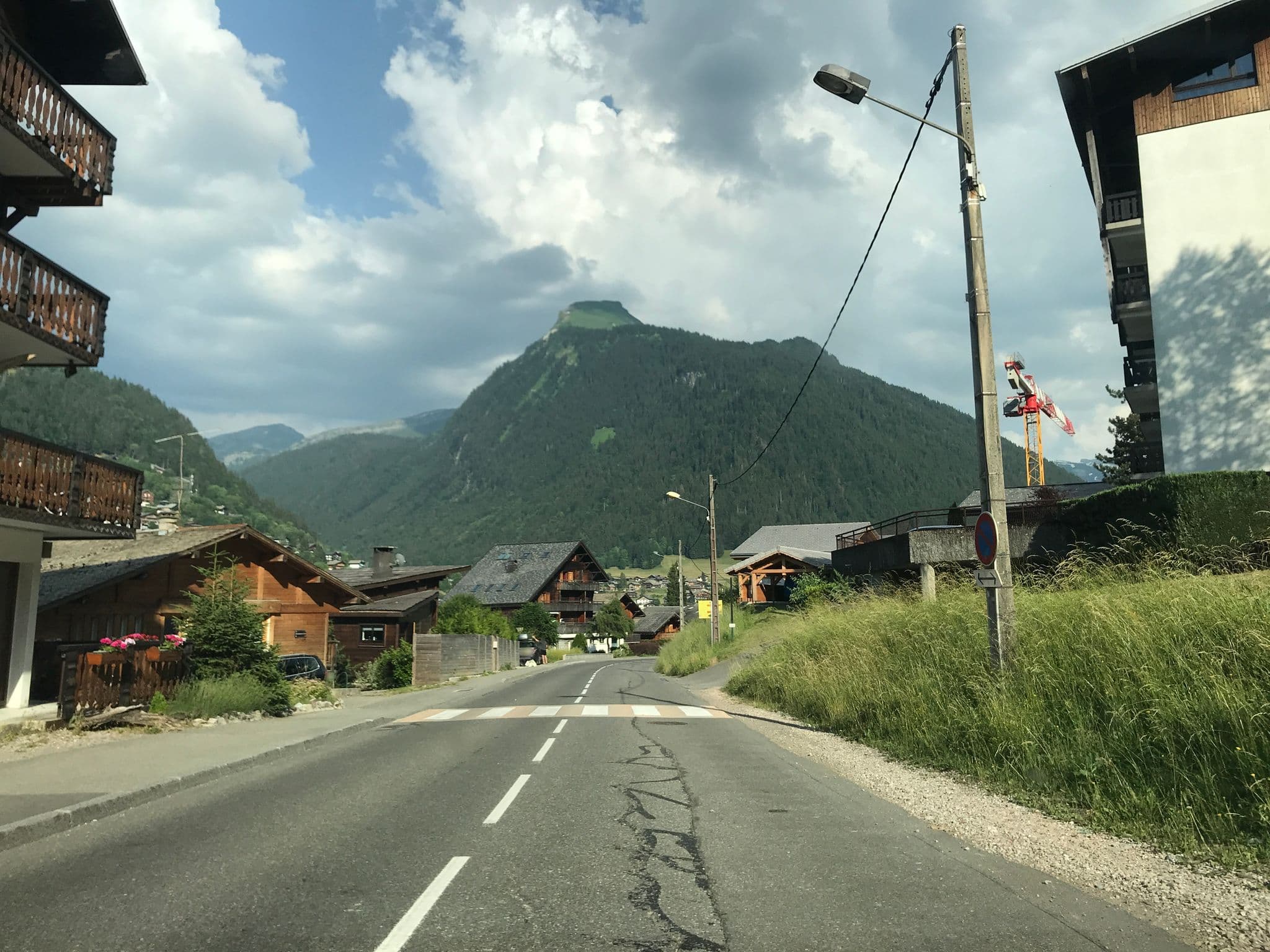 Street view near Le Concorde, Morzine