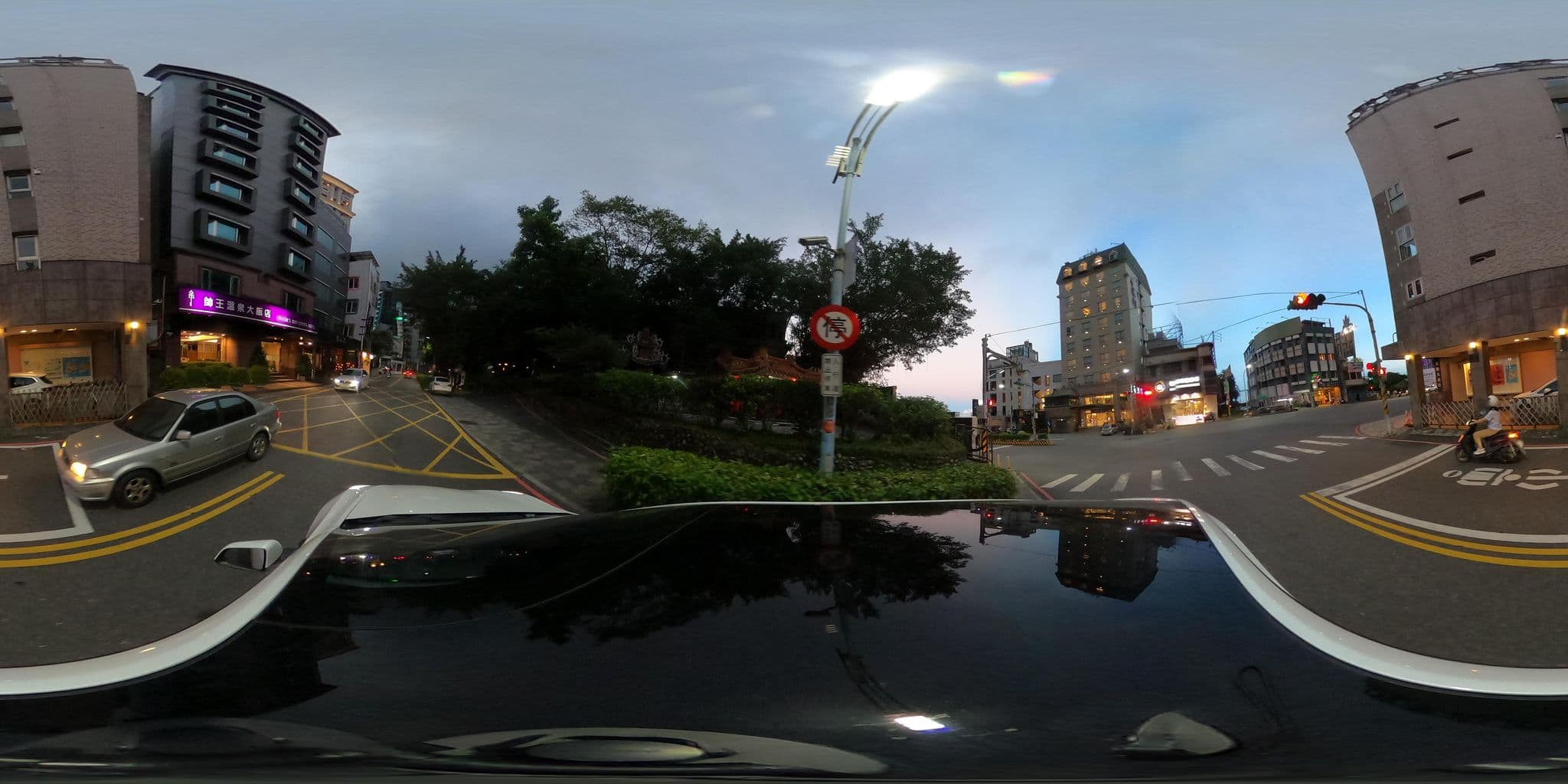 Street view near 礁溪帥王溫泉飯店 Baron's Hot-Spring Hotel, Yilan — © lisbethw1130 (CC BY-SA · Mapillary)