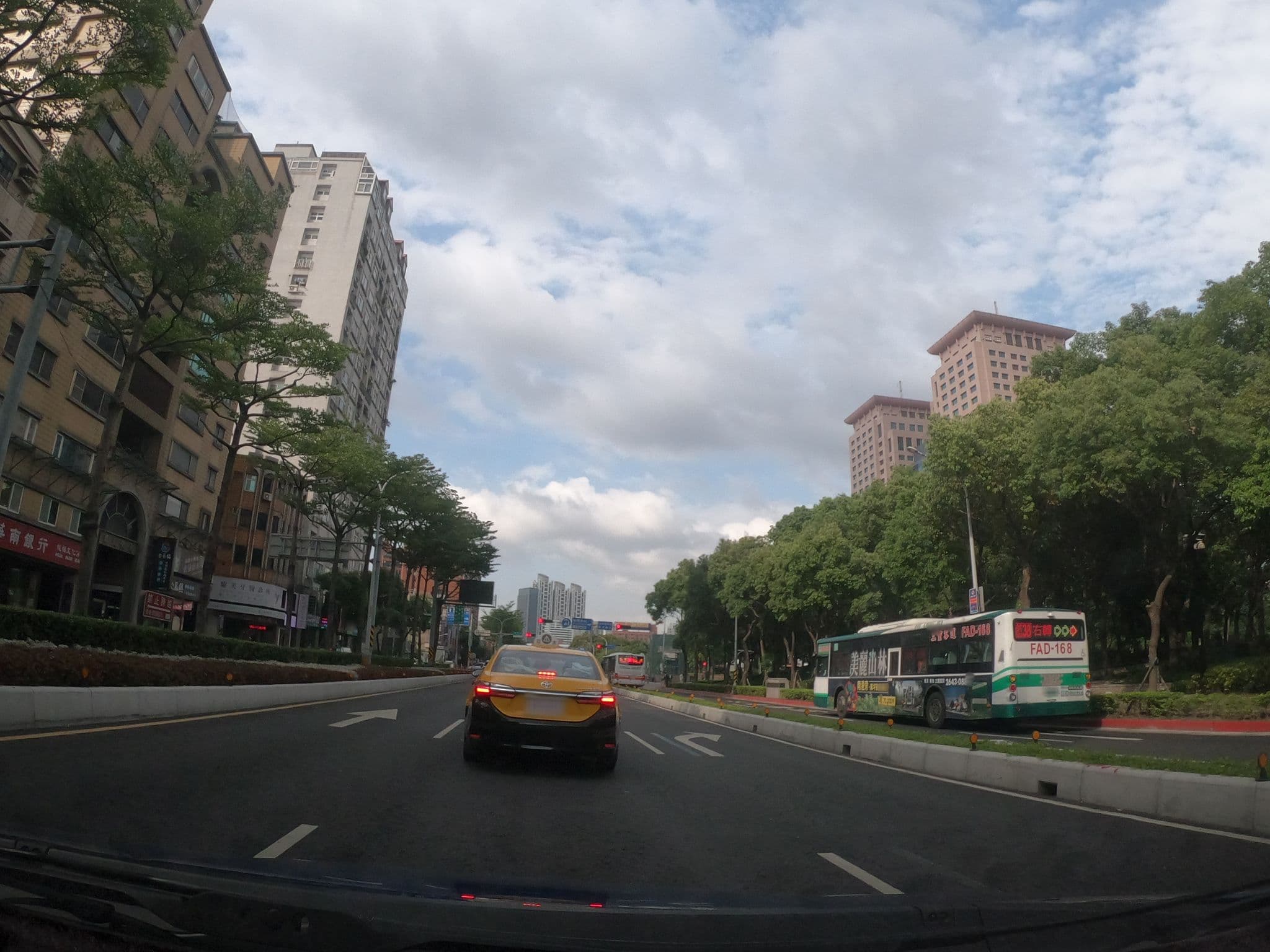 Street view near 正點旅店, Banqiao — © heretpe2019 (CC BY-SA · Mapillary)