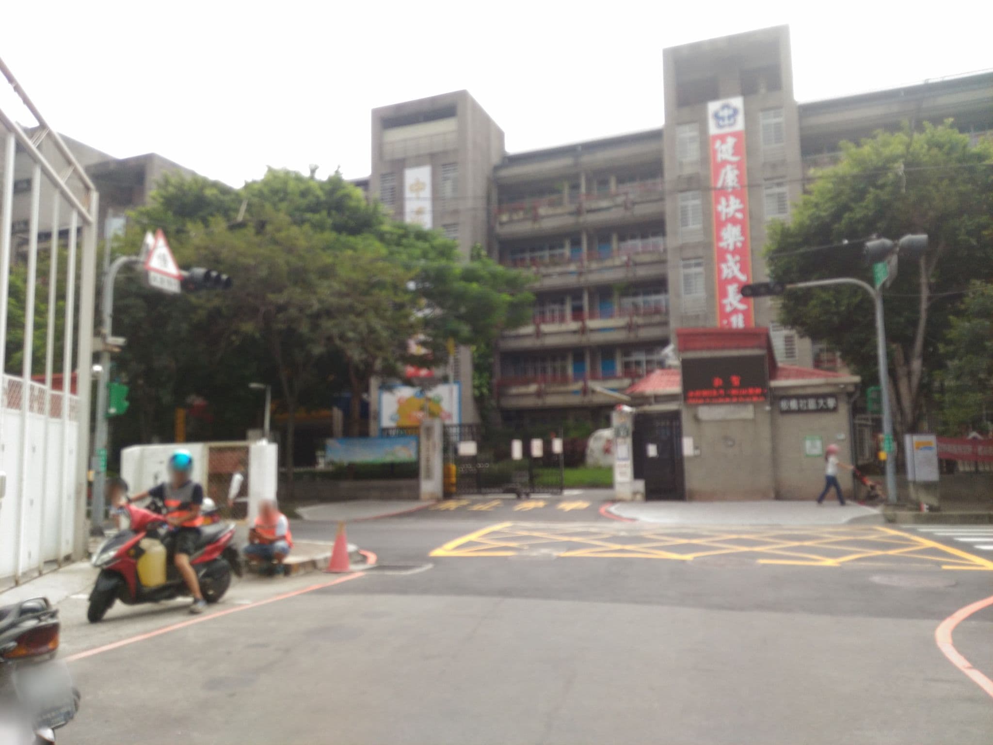 Street view near 興安酥皮蛋餅, Banqiao — © blackcatara (CC BY-SA · Mapillary)