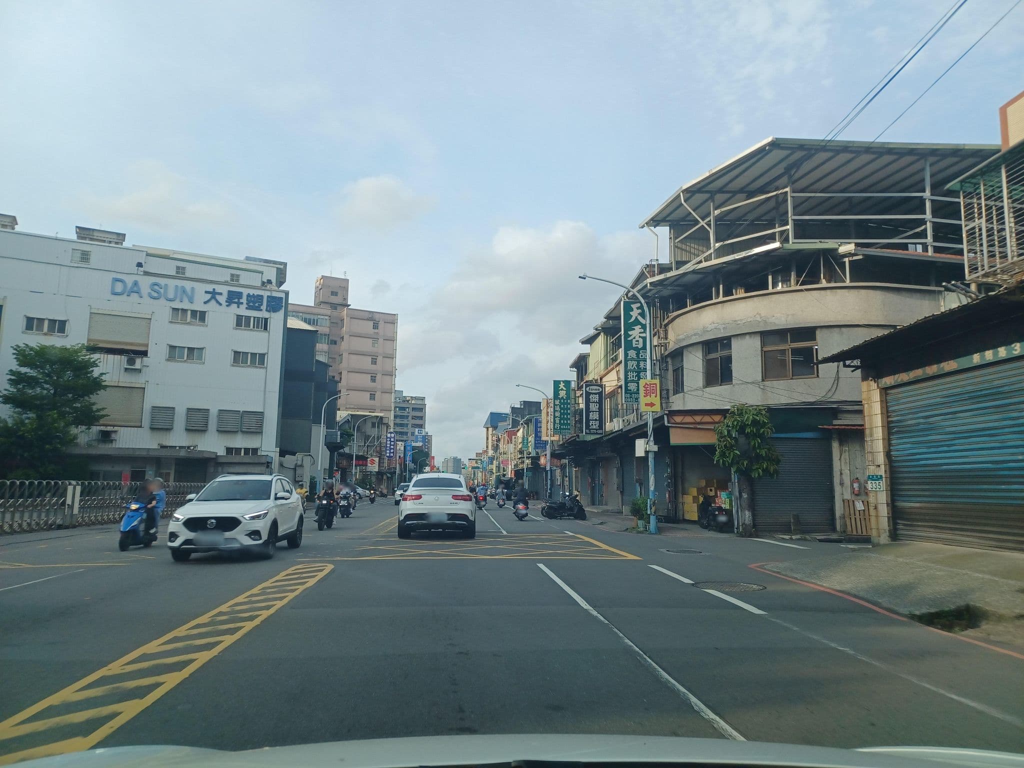 Street view near 卡莫精品汽車旅館, Shulin — © lisbethw1130 (CC BY-SA · Mapillary)