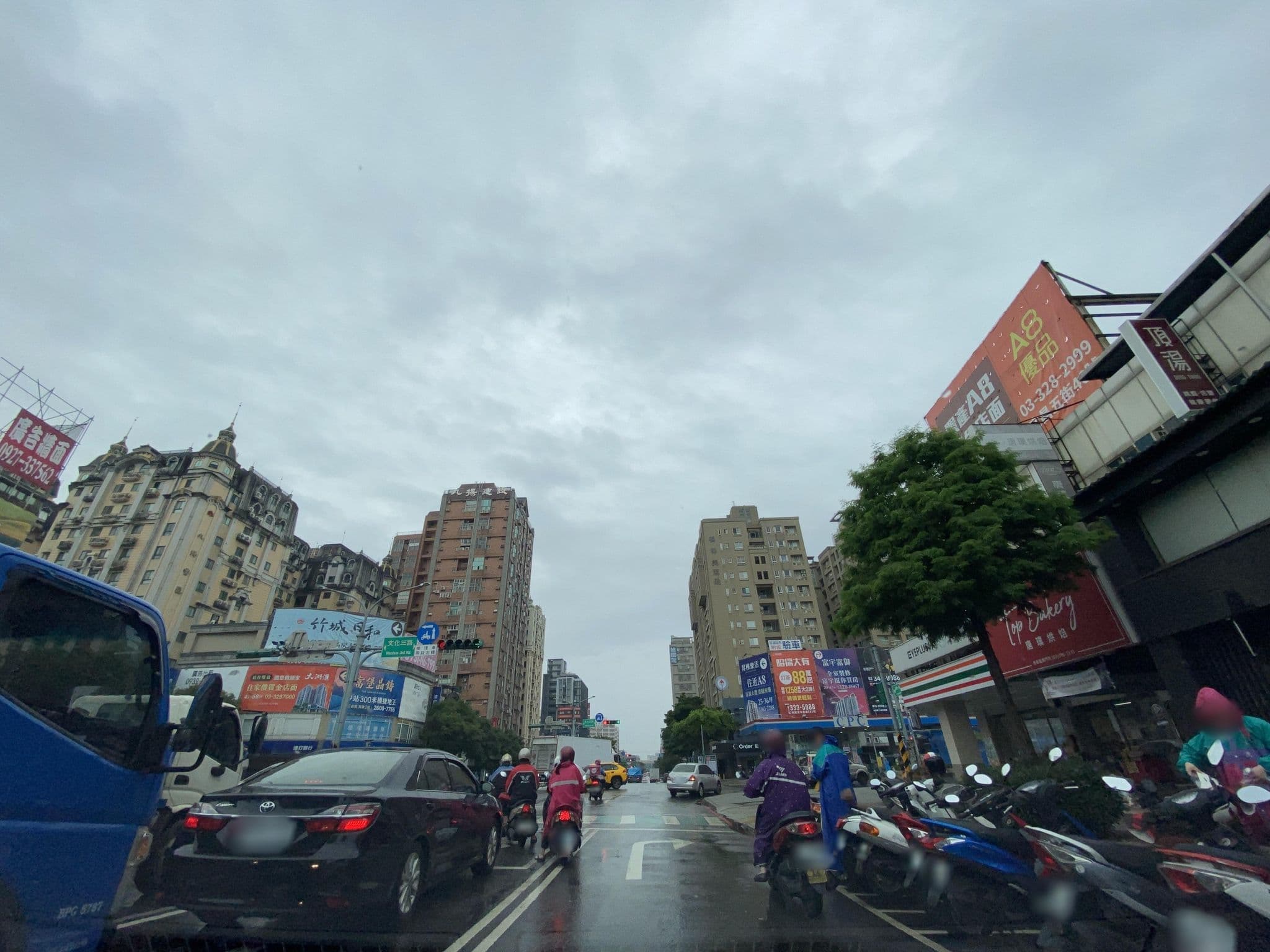 Street view near 悅圓汽車旅館, Shulin — © irvinfly (CC BY-SA · Mapillary)