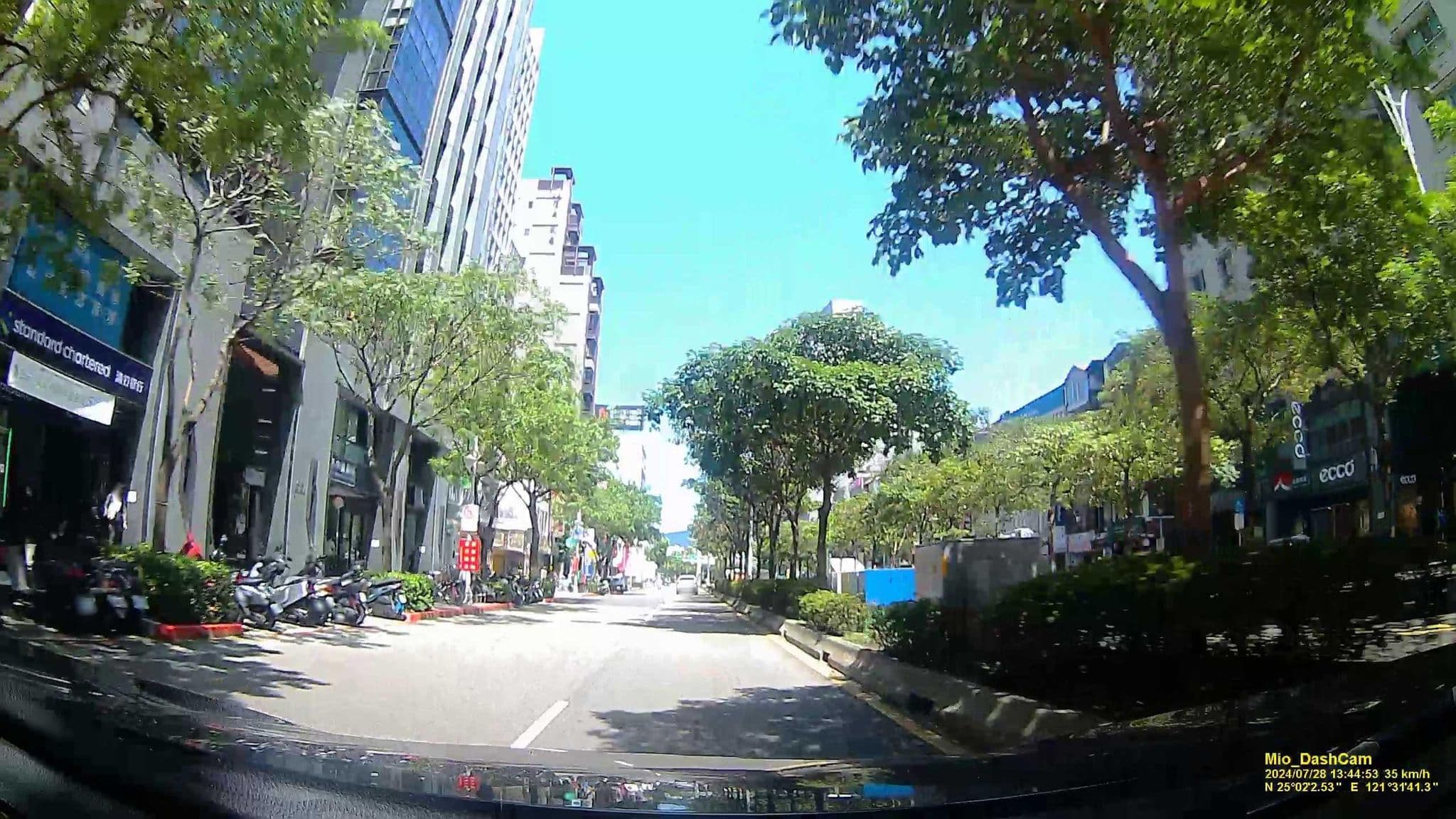 Street view near 謙商旅, Taipei — © hcyen (CC BY-SA · Mapillary)