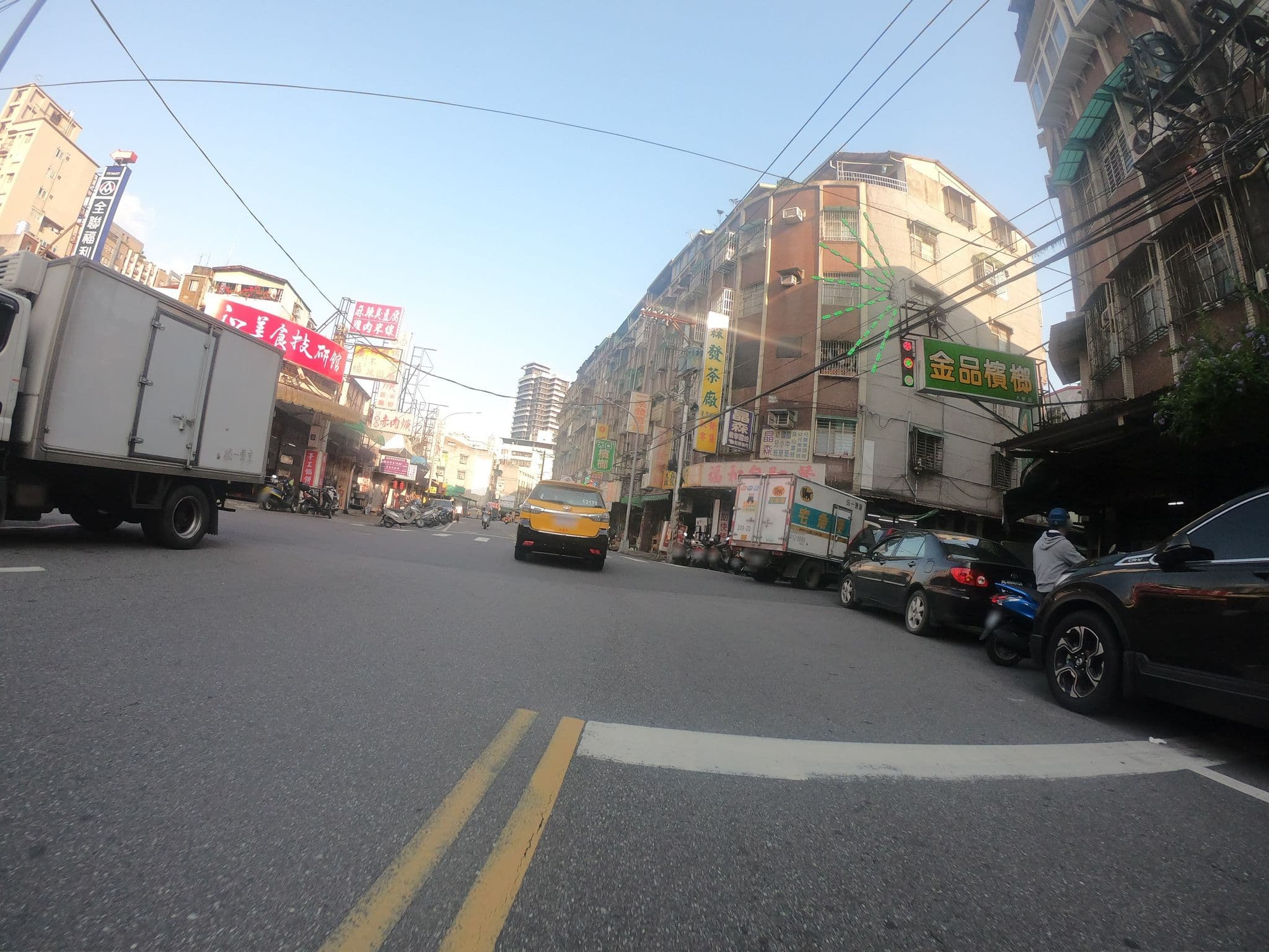 Street view near 紅蘋果 商務旅館, Banqiao — © heretpe2019 (CC BY-SA · Mapillary)